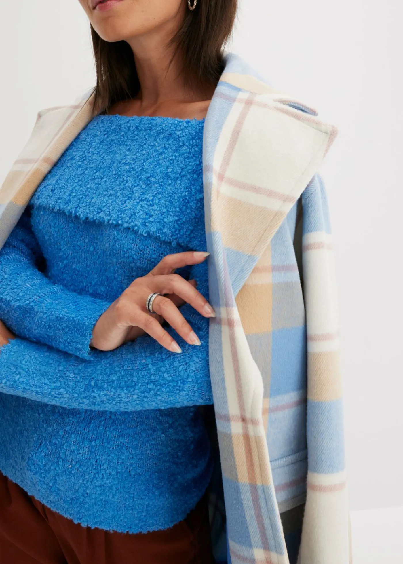 bonprix bonprix Jerséis>Jersey con hombros al descubierto azul brillante