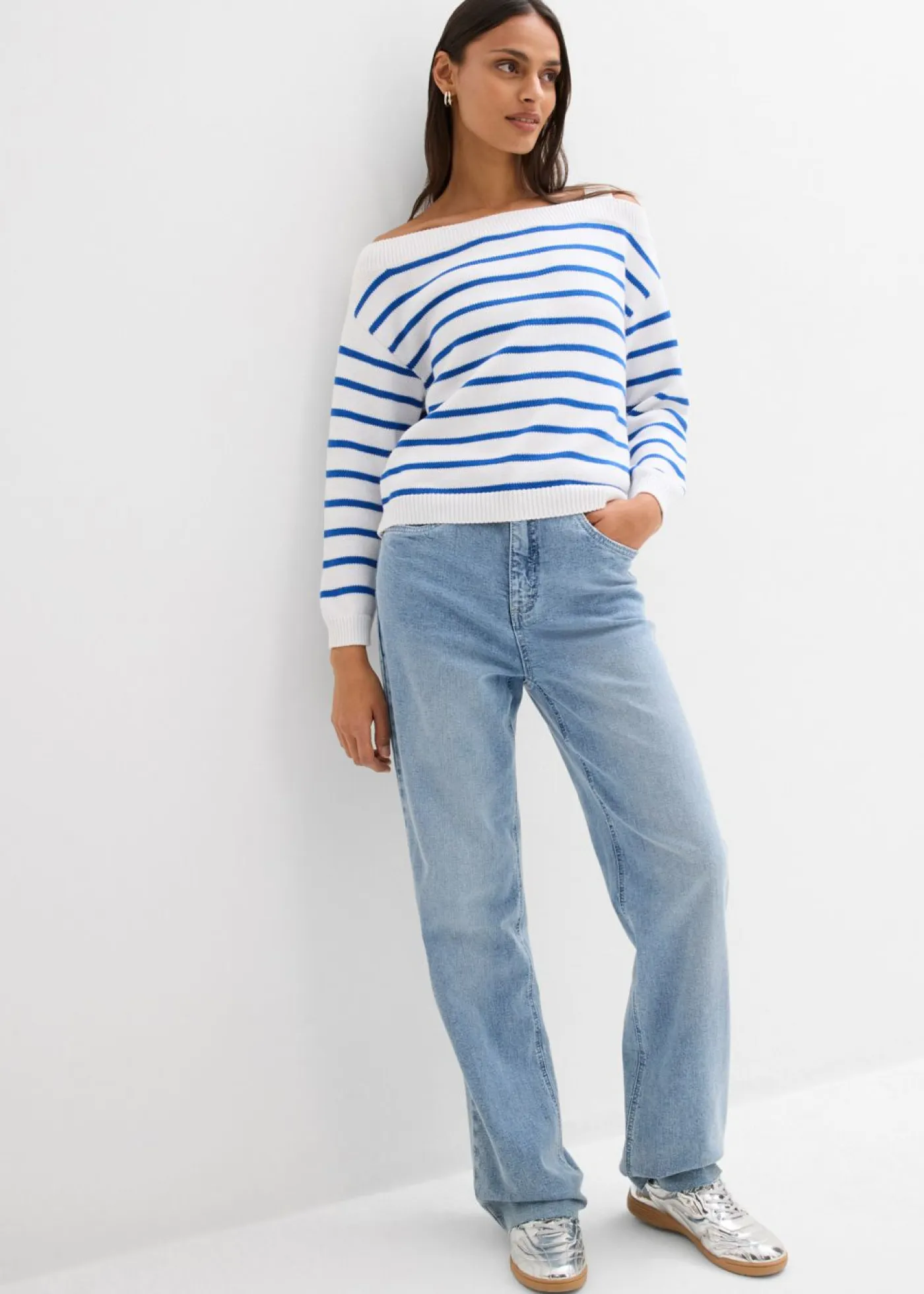 bonprix bonprix Jerséis>Jersey con un hombro al descubierto blanco-azul rayas horizontales