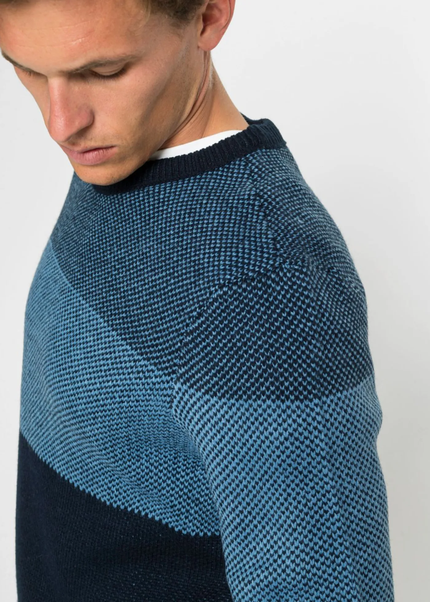 bonprix bonprix Jerséis Y Cárdigans>Jersey de cuello redondo con diseño de bloques de color azul marino con rayas