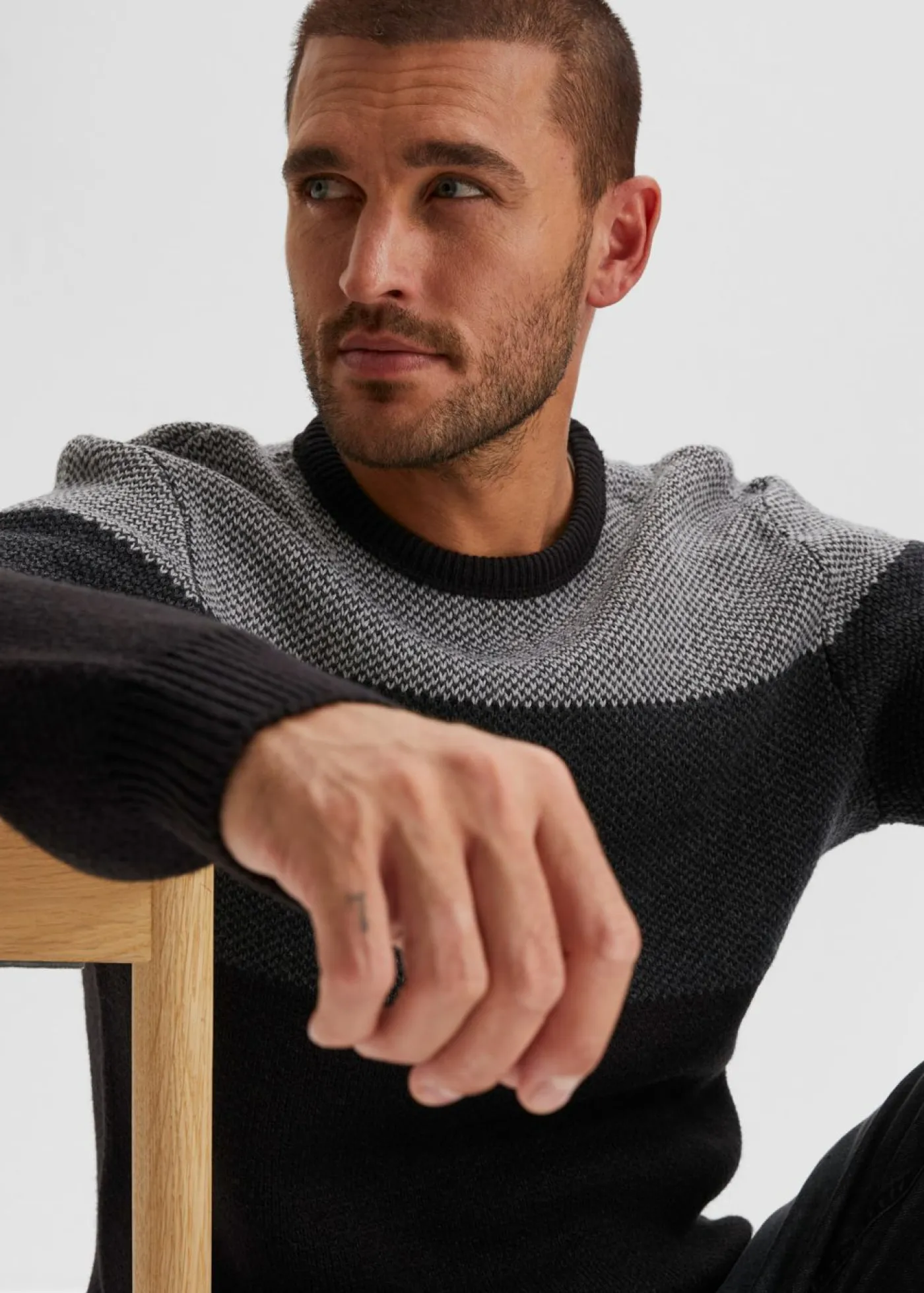 Hombre bonprix bonprix Jersey de cuello redondo con diseño de bloques de color