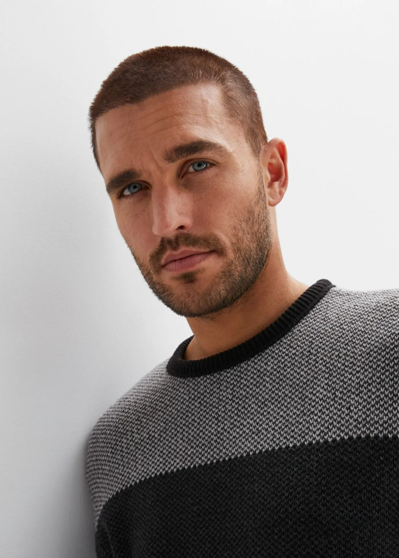 Hombre bonprix bonprix Jersey de cuello redondo con diseño de bloques de color