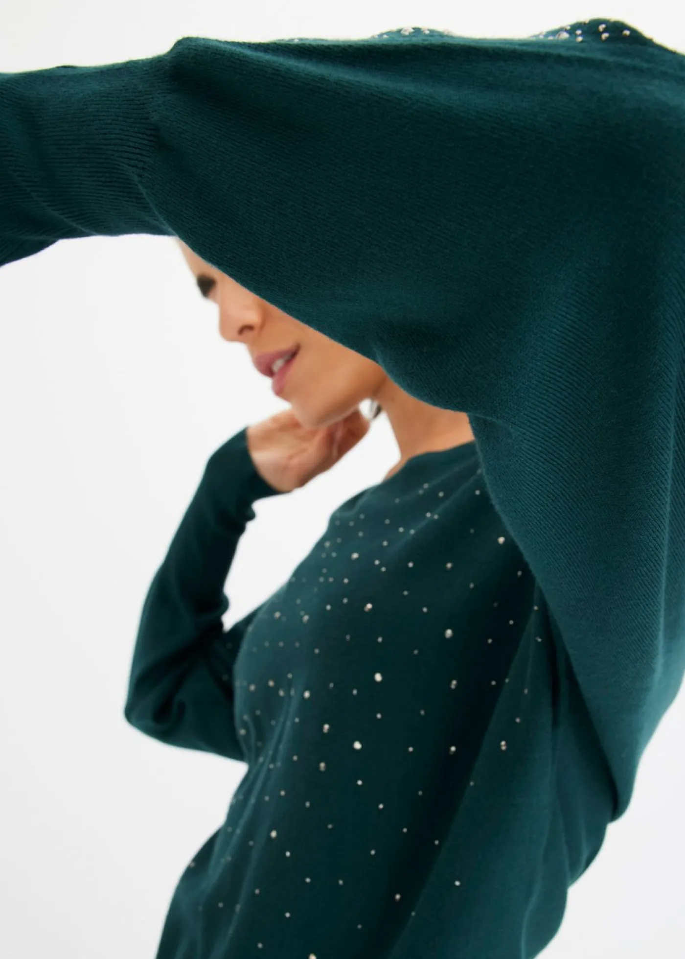 bonprix bonprix Jerséis|Ropa De Punto>Jersey de punto fino con aplicación de piedras brillantes Verde intenso