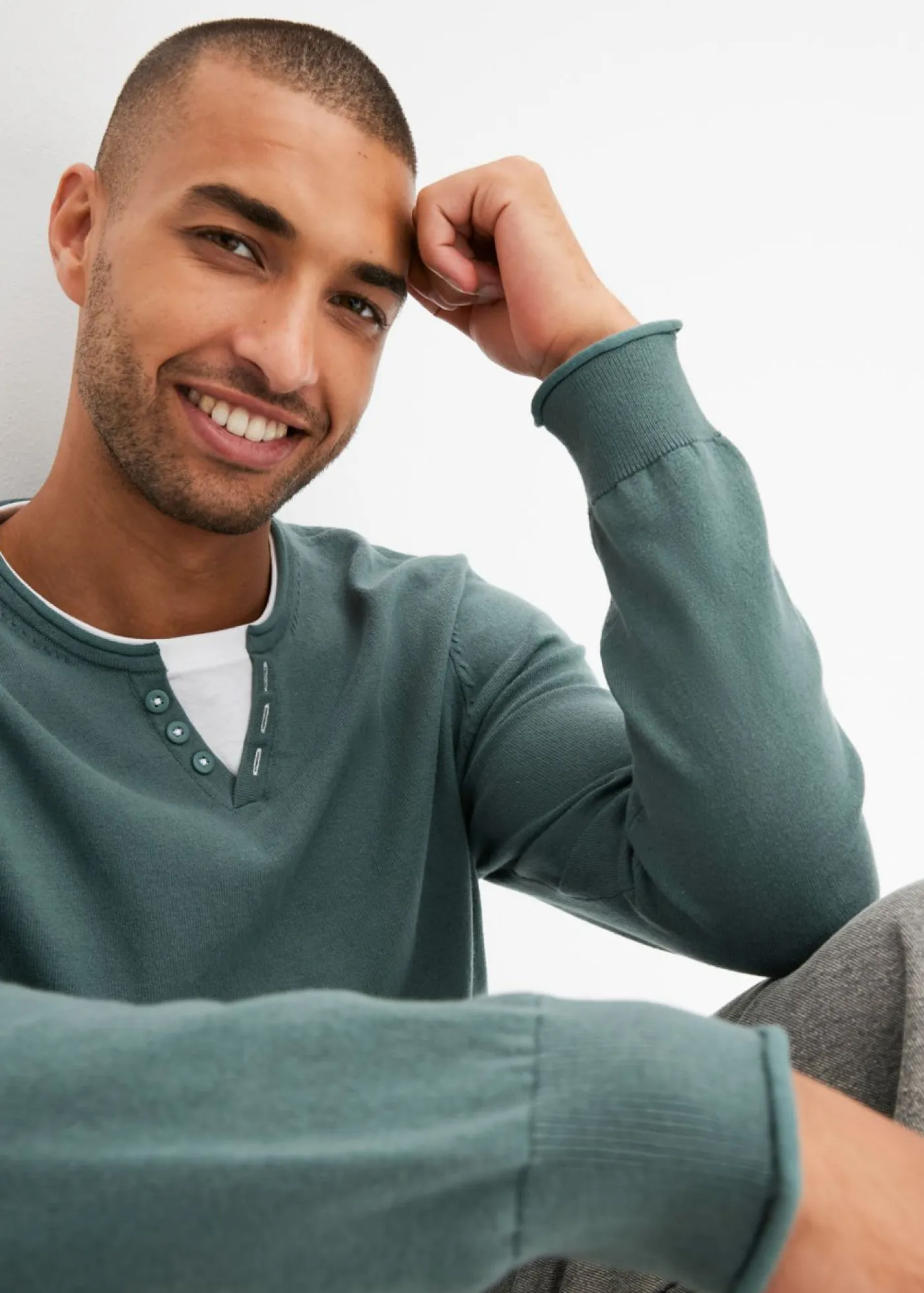 bonprix bonprix Básicos En Rebajas|Jerséis Y Cárdigans>Jersey de punto fino con aspecto 2 en 1 de suave mezcla de algodón Verde grisáceo