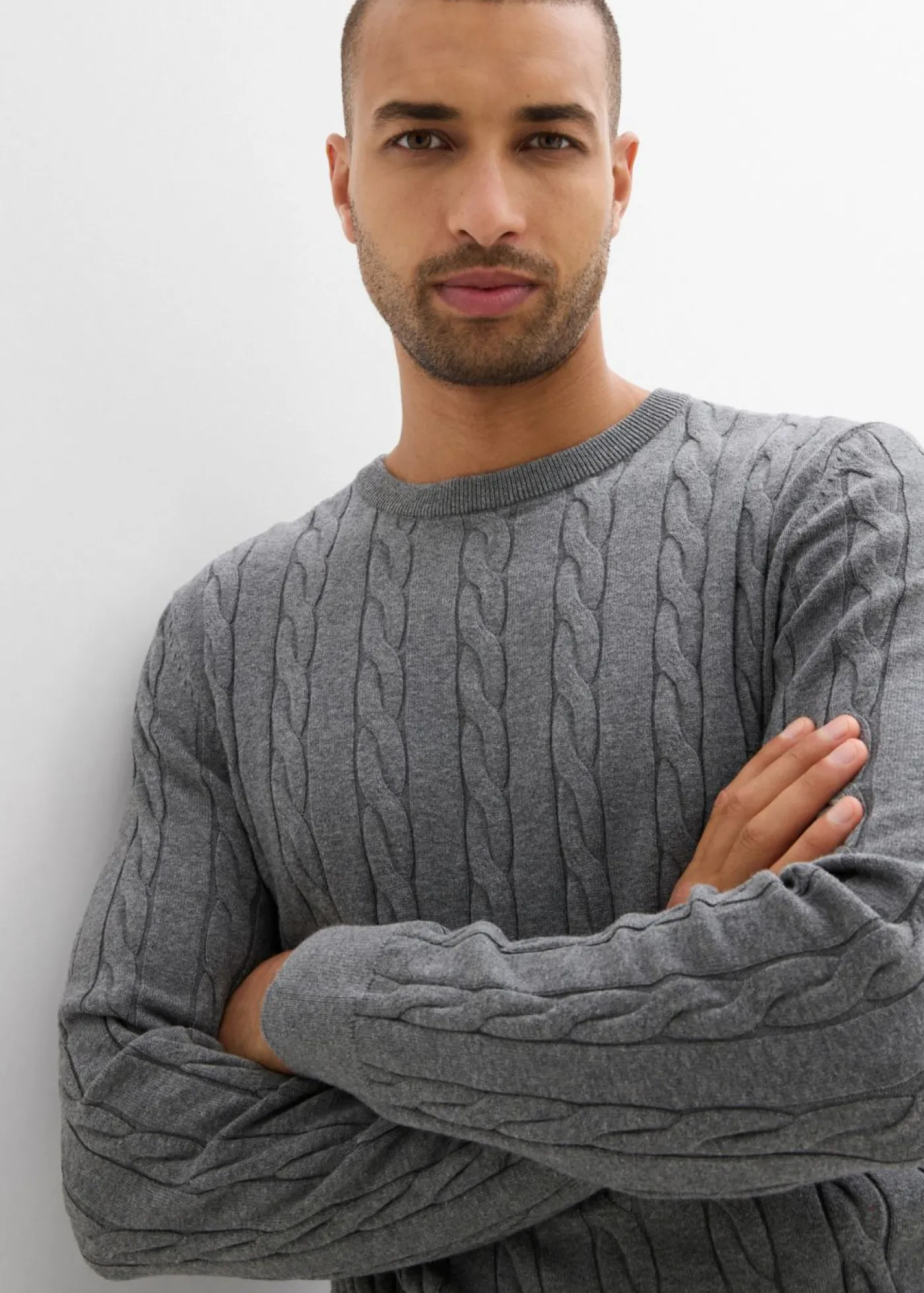 bonprix bonprix Jerséis Y Cárdigans>Jersey de punto fino con patrón trenzado de suave mezcla de algodón, slim fit Gris jaspeado