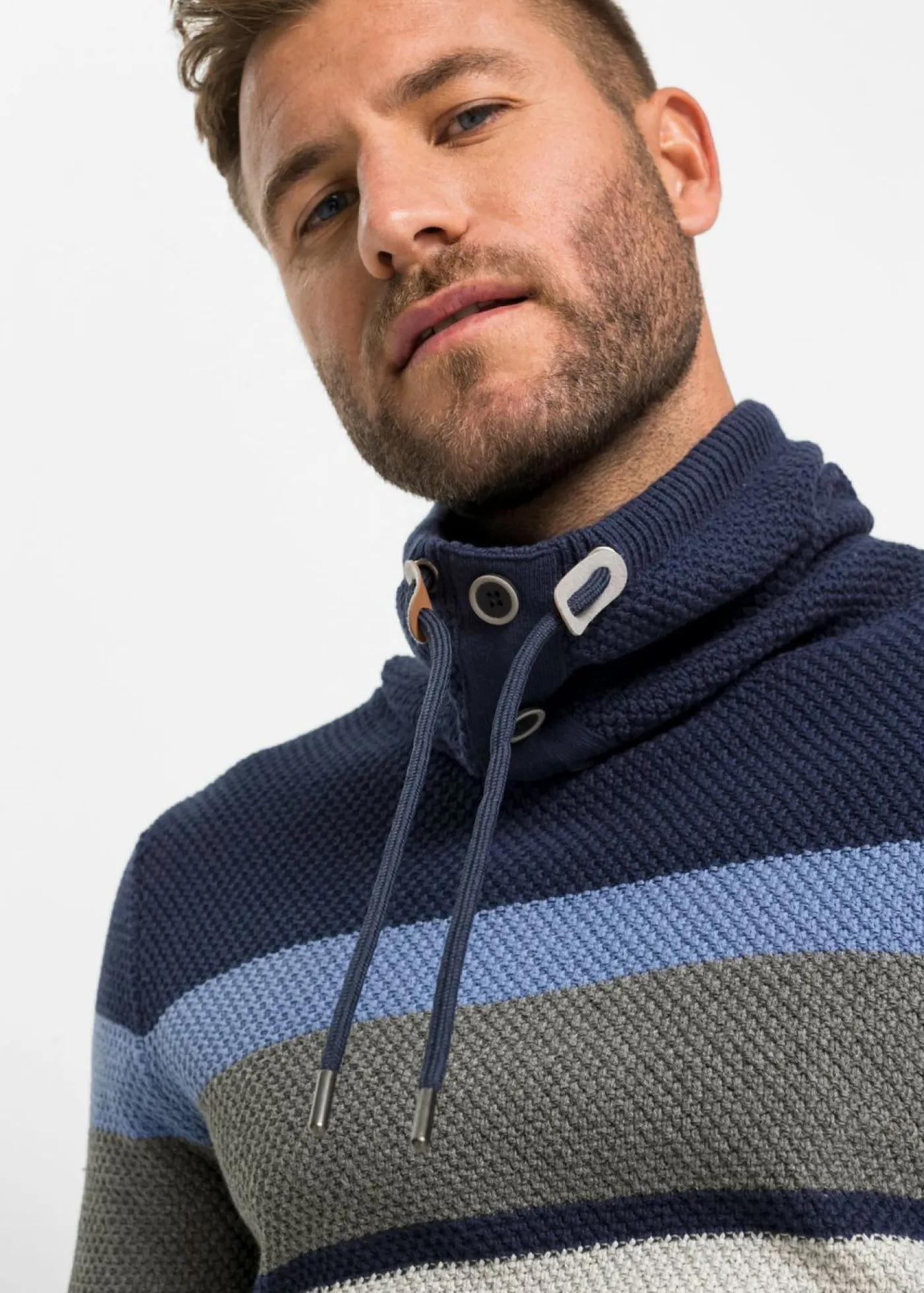 bonprix bonprix Jerséis Y Cárdigans>Jersey de punto grueso de algodón puro con cuello azul marino / crema suave rayas horizontales