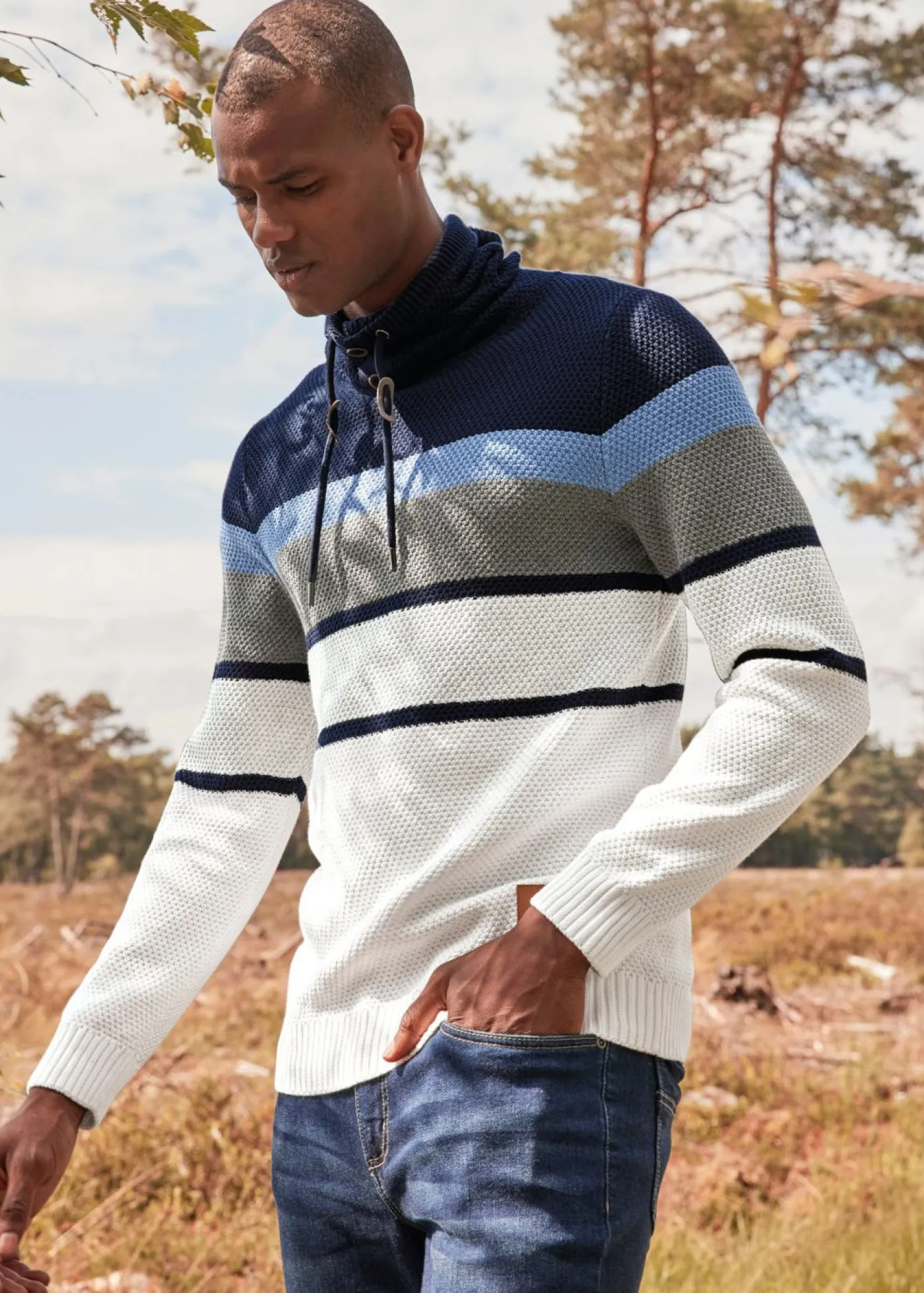 bonprix bonprix Jerséis Y Cárdigans>Jersey de punto grueso de algodón puro con cuello azul marino / crema suave rayas horizontales