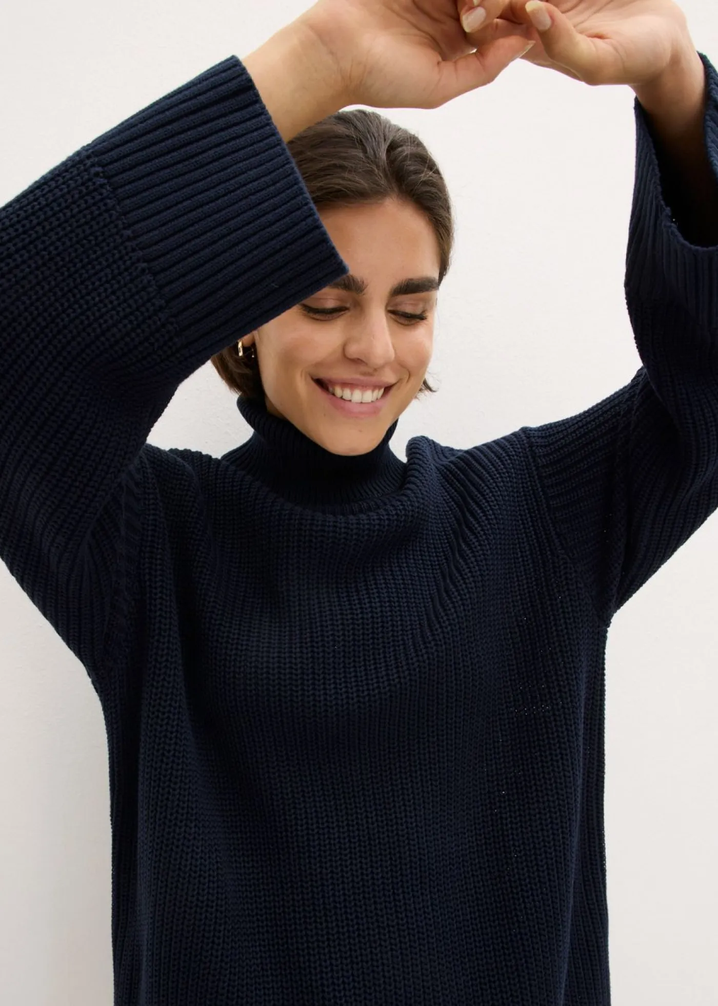 bonprix bonprix Jerséis|Ropa De Punto>Jersey holgado de cuello vuelto de mezcla de algodón Azul marino