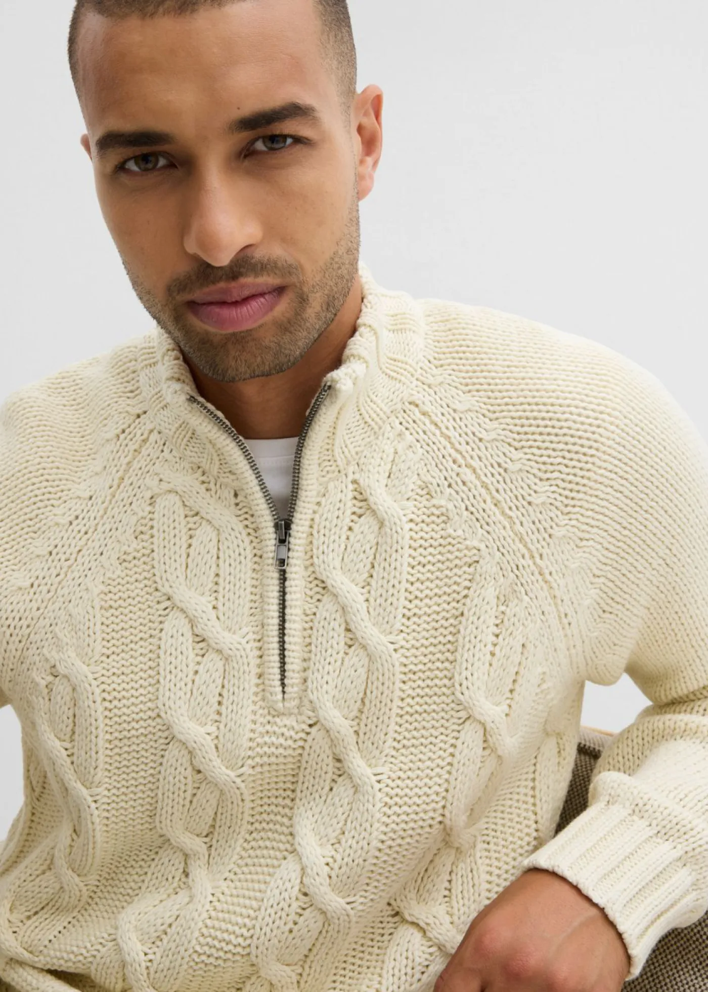 Hombre bonprix bonprix Jersey troyer de punto grueso con diseño trenzado, en suave mezcla de algodón