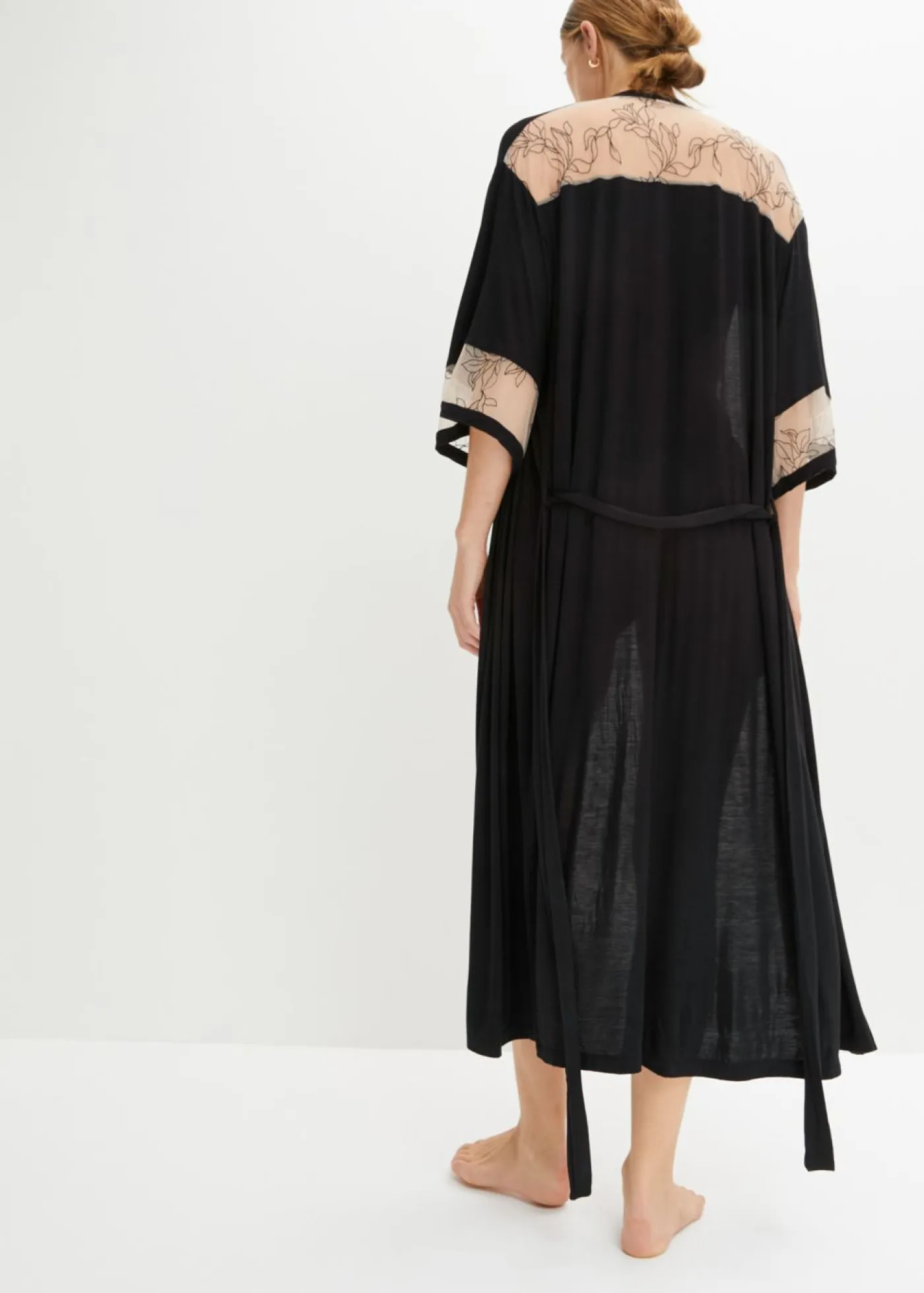 bonprix bonprix Albornoces Y Batas|Lencería>Kimono largo de viscosa con bordado Negro + beige tiza