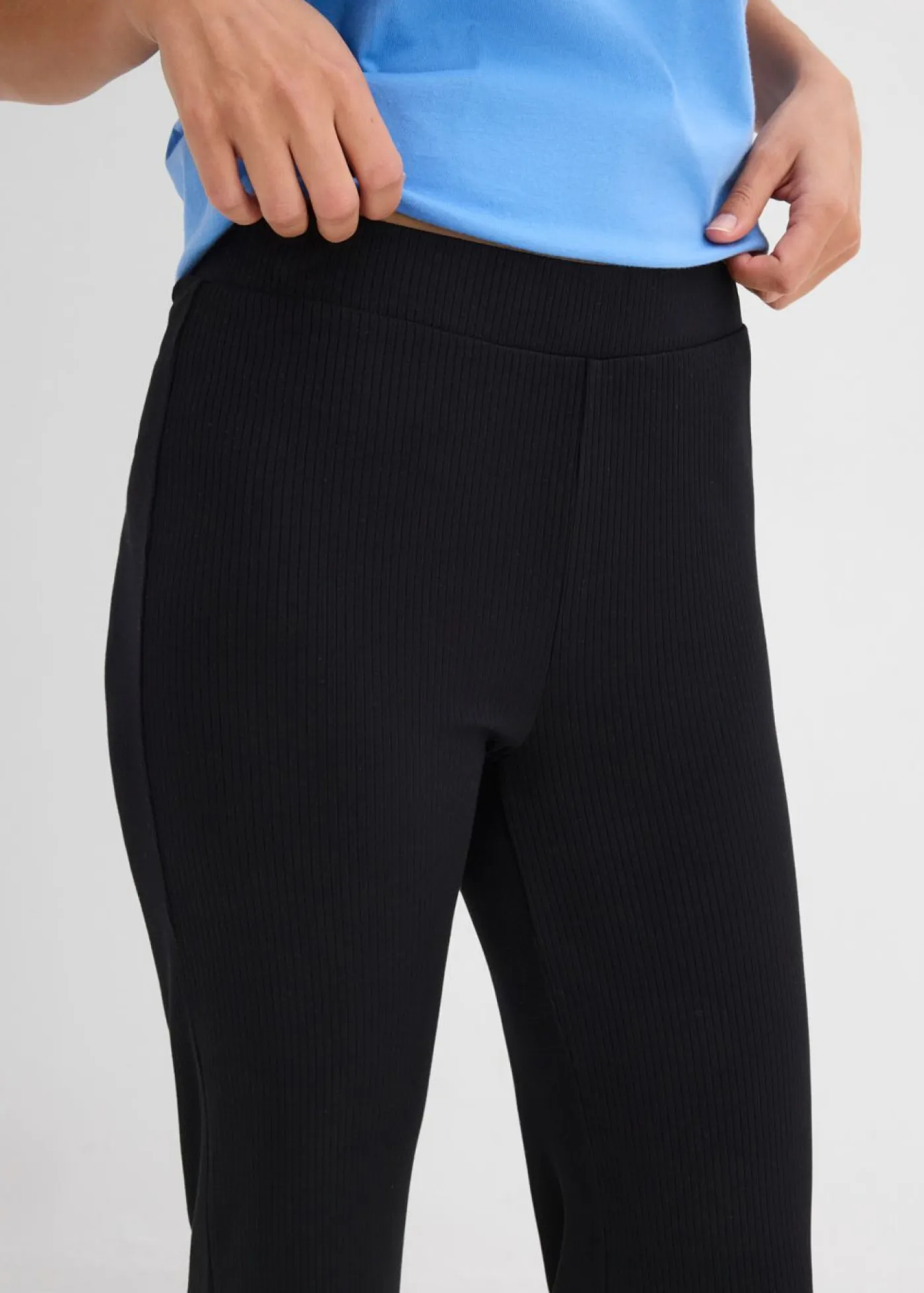 bonprix bonprix Pantalones|Novedades>Leggings acortados de canalé de mezcla de viscosa Negro