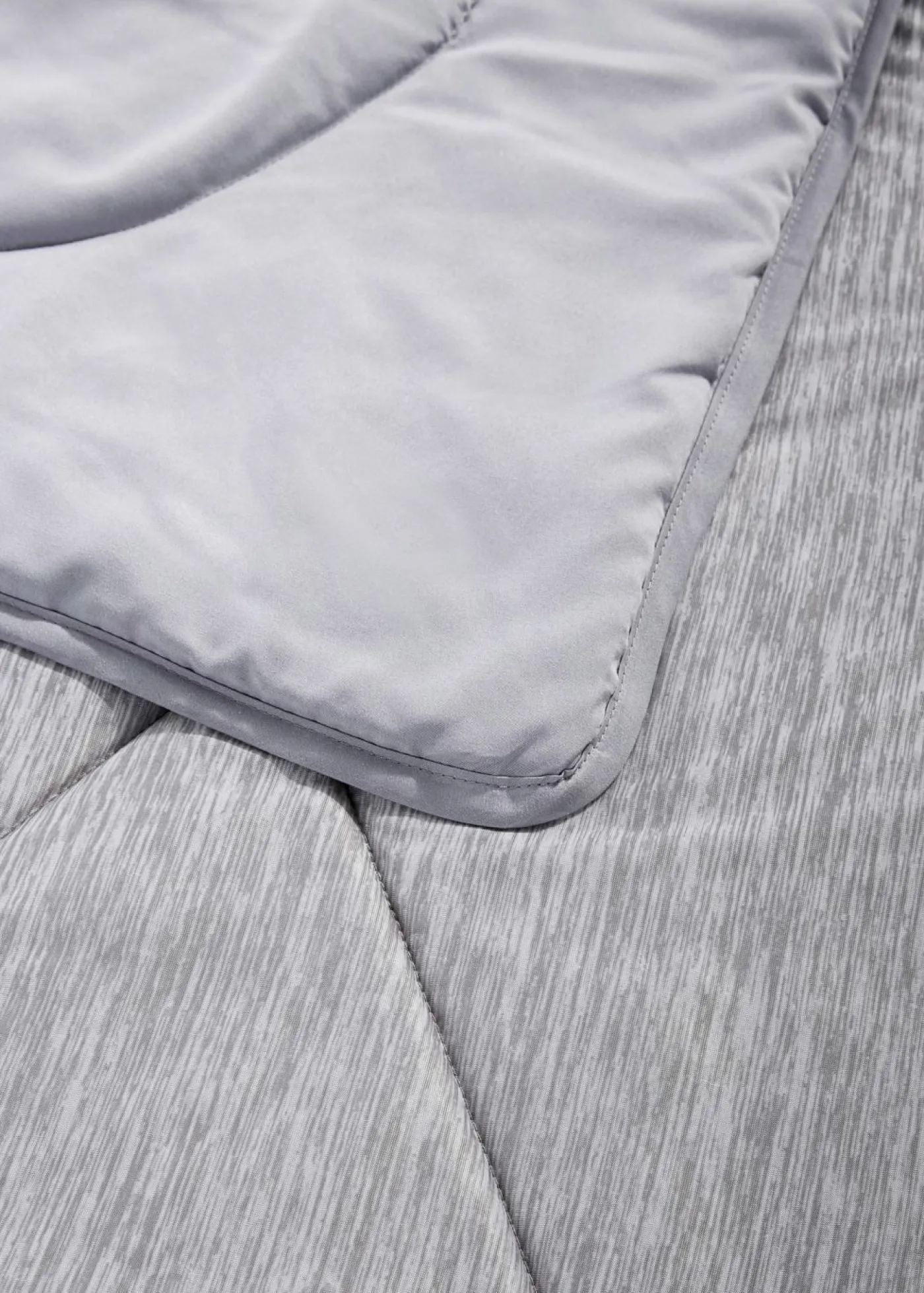 bonprix bonprix Muebles De Dormitorio·Edredones|Colchas Y Edredones>Manta con efecto refrescante Gris claro