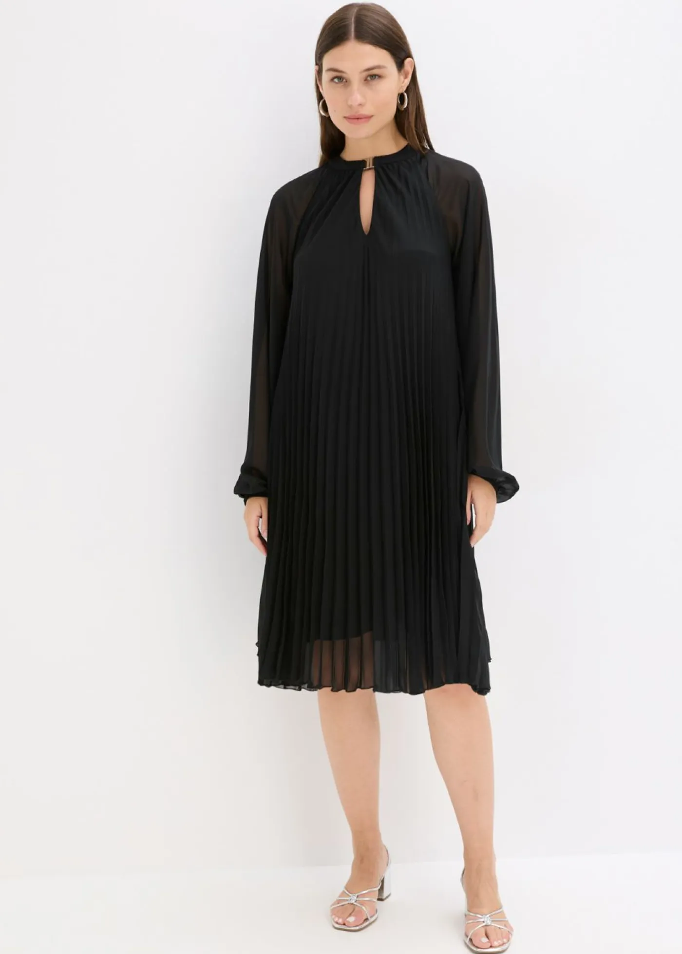 bonprix bonprix Vestidos|Novedades>Minivestido de gasa fina con plisado Negro