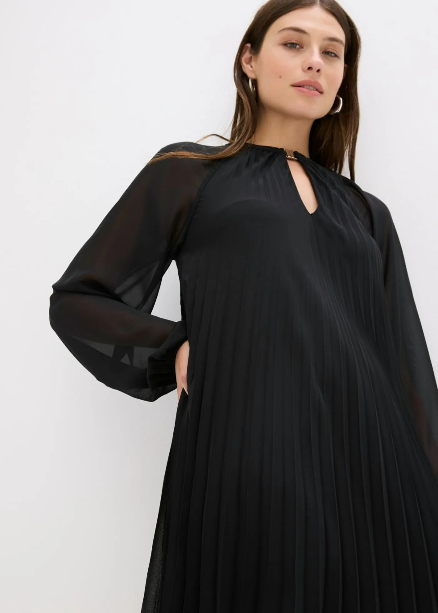 bonprix bonprix Vestidos|Novedades>Minivestido de gasa fina con plisado Negro