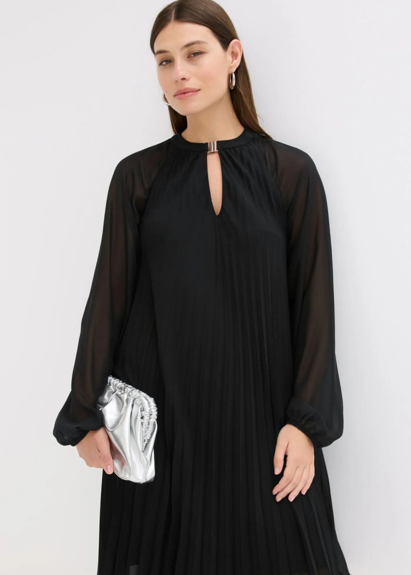 bonprix bonprix Vestidos|Novedades>Minivestido de gasa fina con plisado Negro