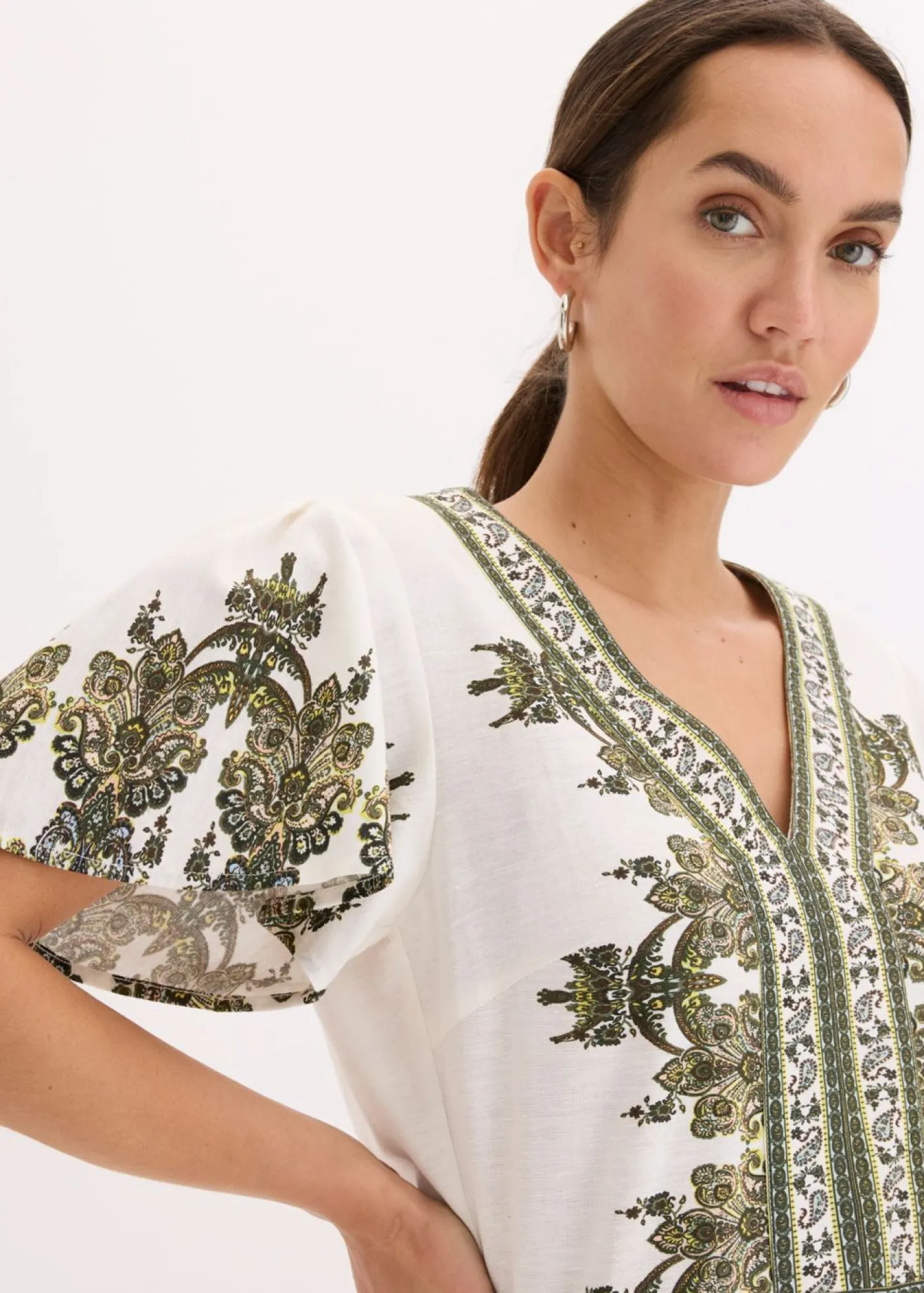 bonprix bonprix Monos>Mono con contenido de lino Blanco lana/verde oliva con patrón paisley