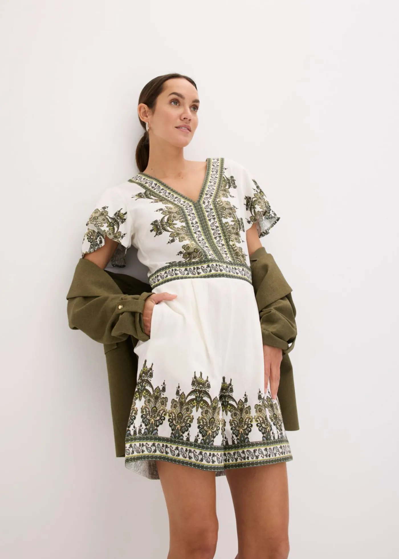 bonprix bonprix Monos>Mono con contenido de lino Blanco lana/verde oliva con patrón paisley