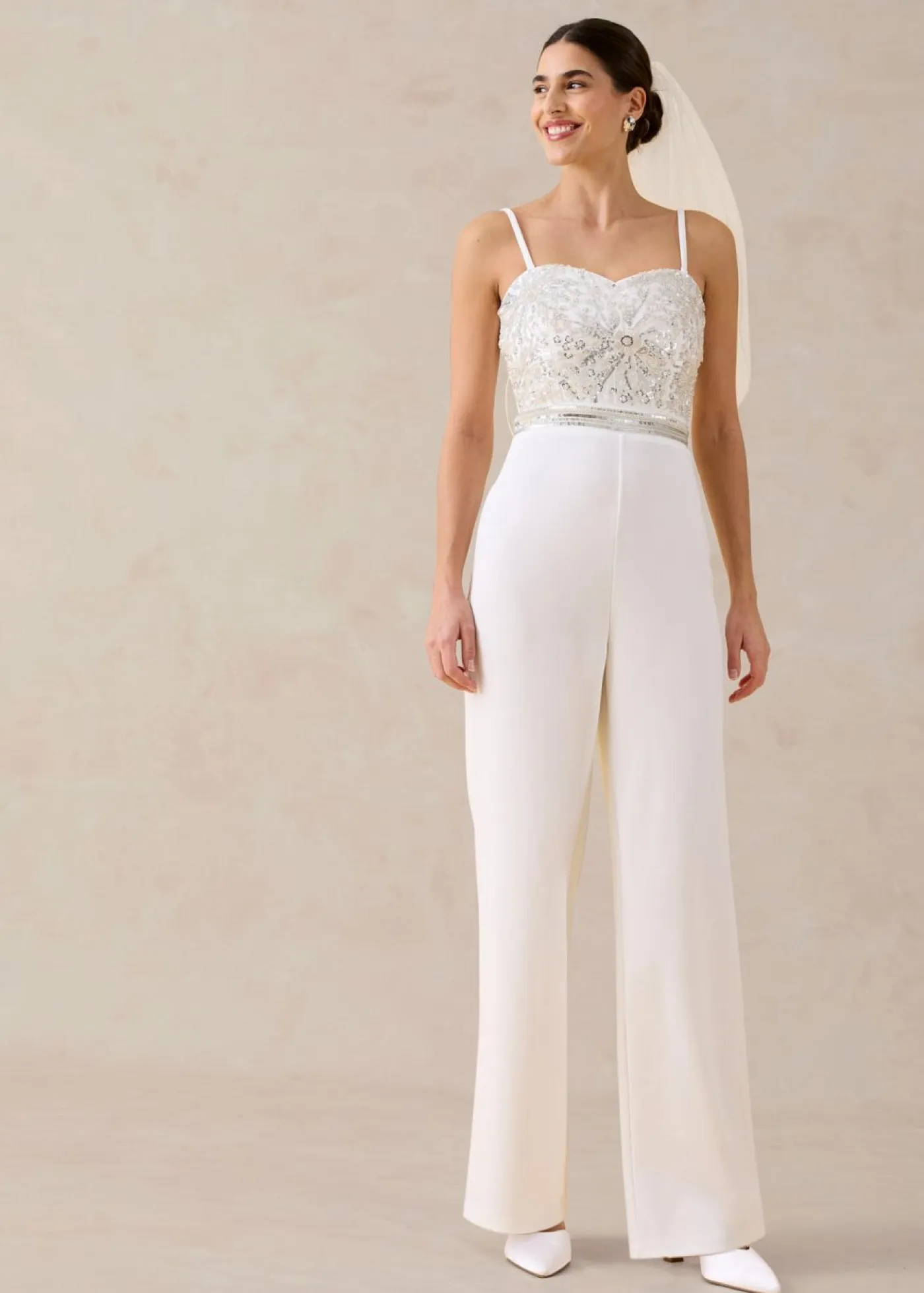 bonprix bonprix Monos|Novedades>Mono de crepé estructurado con bordado de perlas Blanco lana