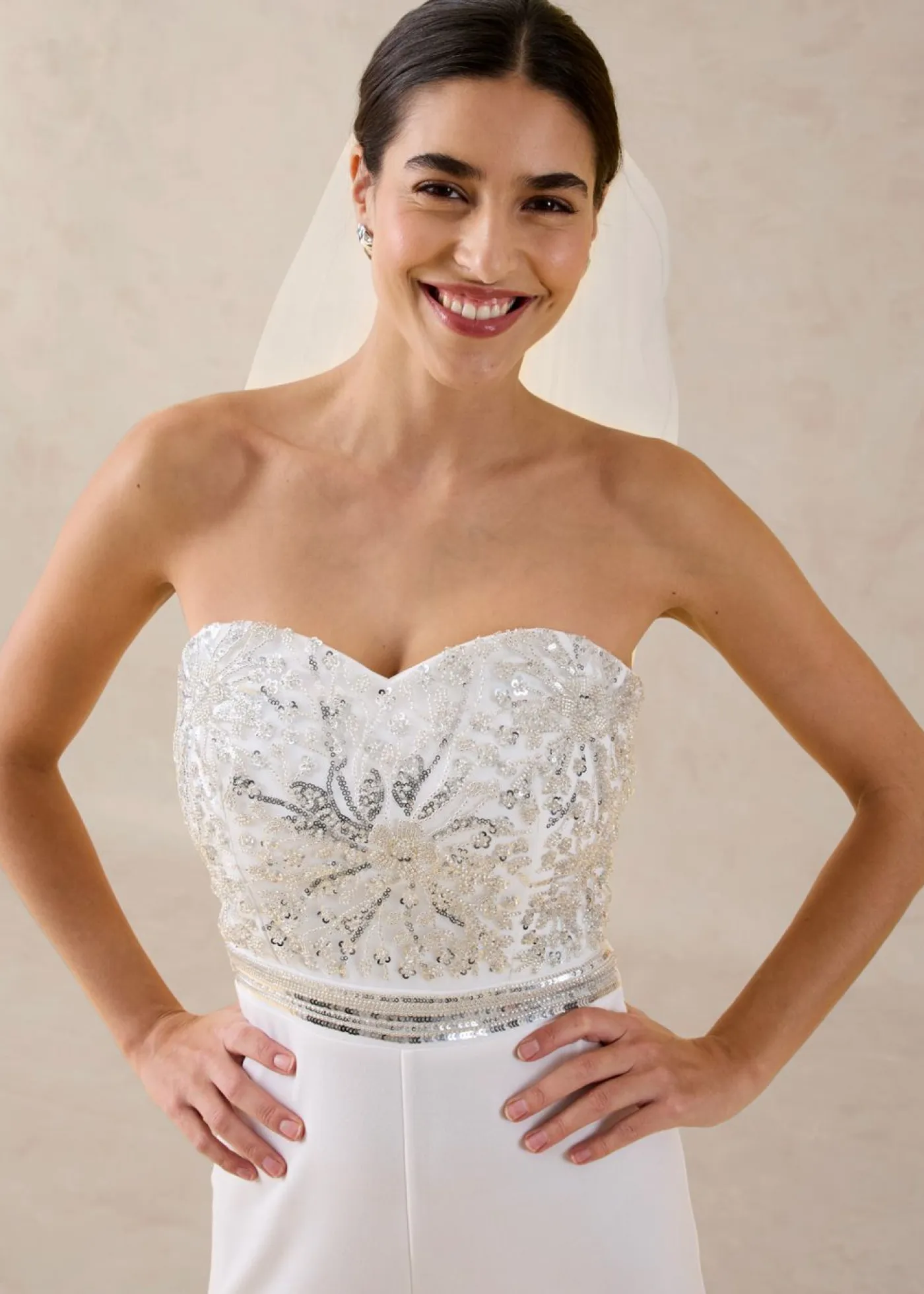 bonprix bonprix Monos|Novedades>Mono de crepé estructurado con bordado de perlas Blanco lana