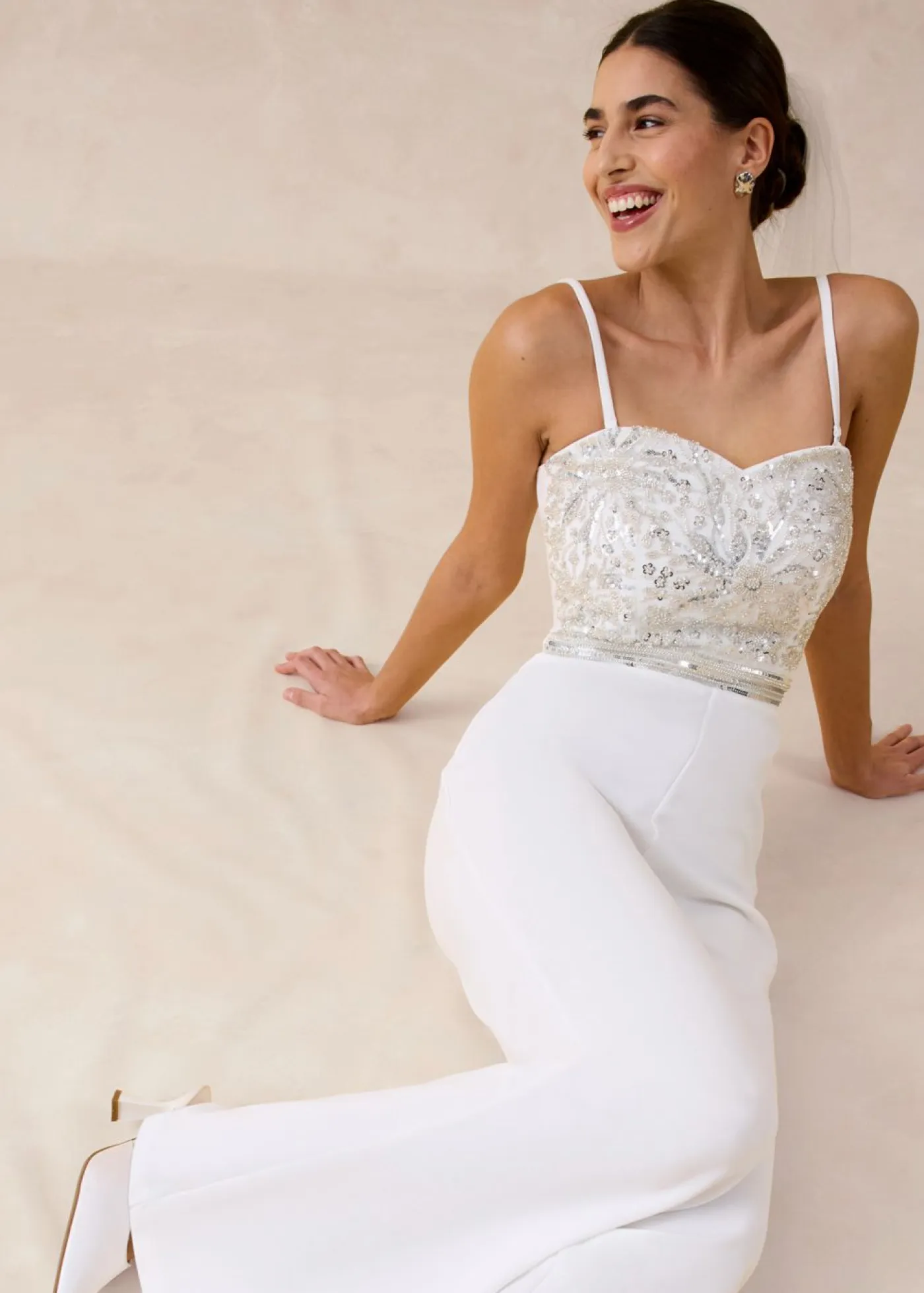 bonprix bonprix Monos|Novedades>Mono de crepé estructurado con bordado de perlas Blanco lana