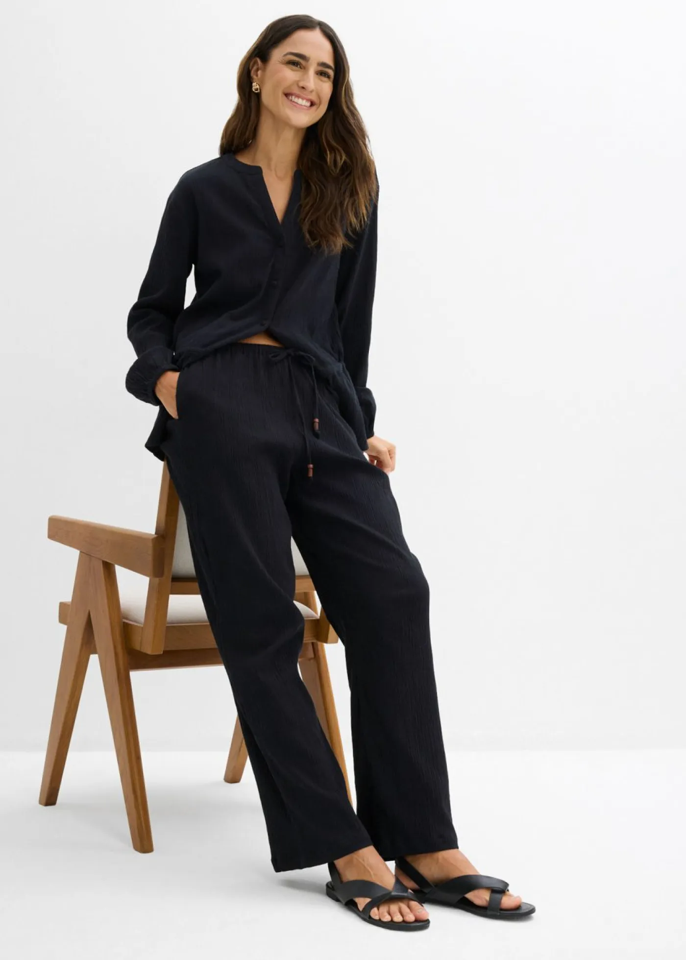 bonprix bonprix Pantalones>Pantalón ancho con efecto estructurado Negro