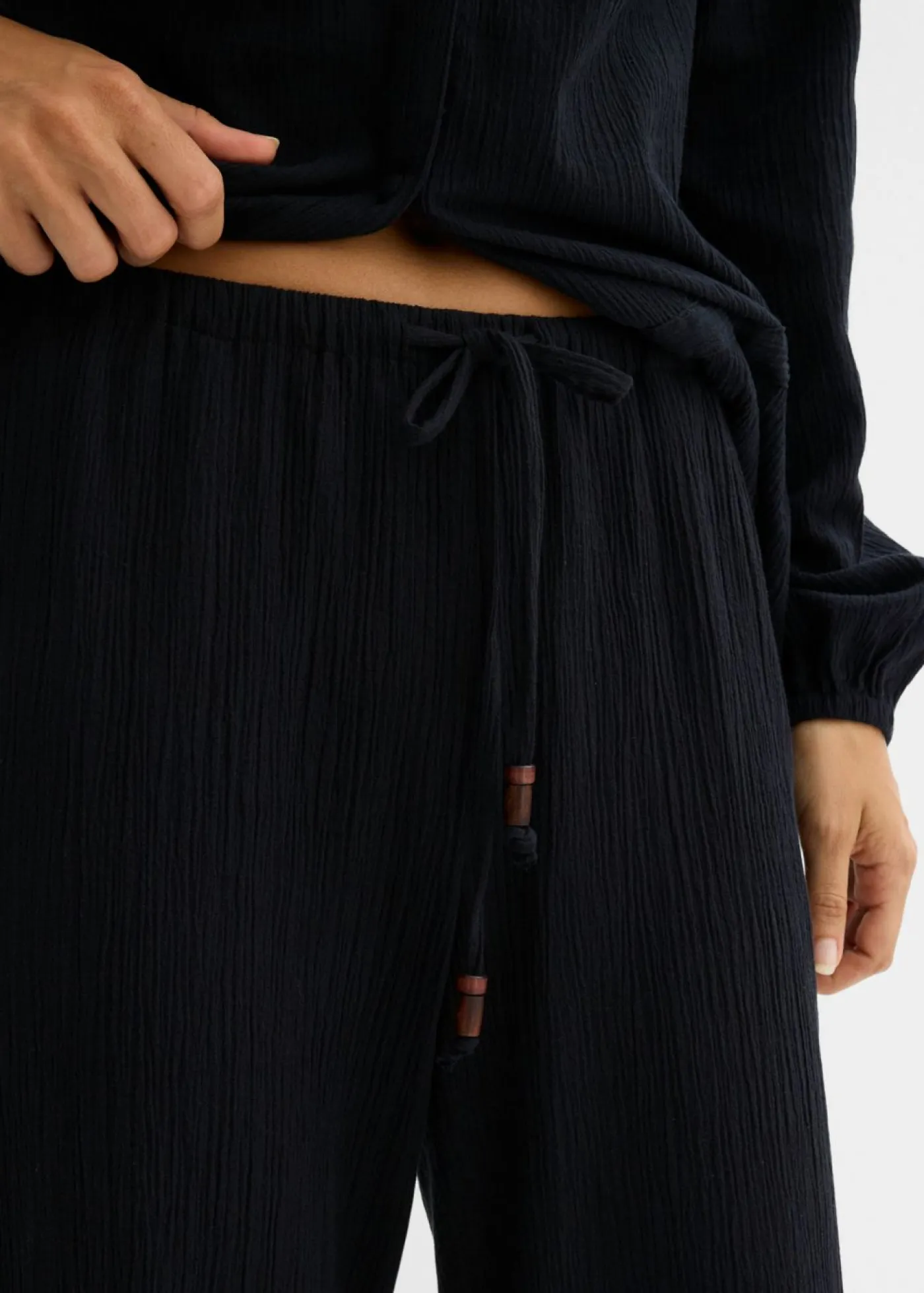 bonprix bonprix Pantalones>Pantalón ancho con efecto estructurado Negro