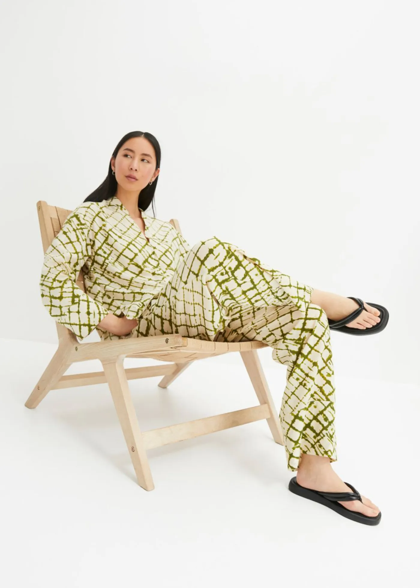 bonprix bonprix Pantalones>Pantalón ancho con estampado musgo oscuro-crudo estampado