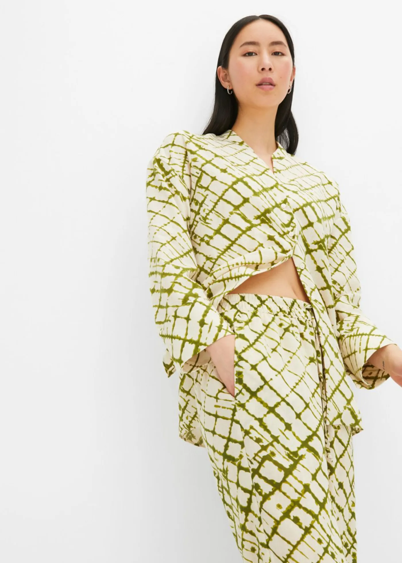 bonprix bonprix Pantalones>Pantalón ancho con estampado musgo oscuro-crudo estampado