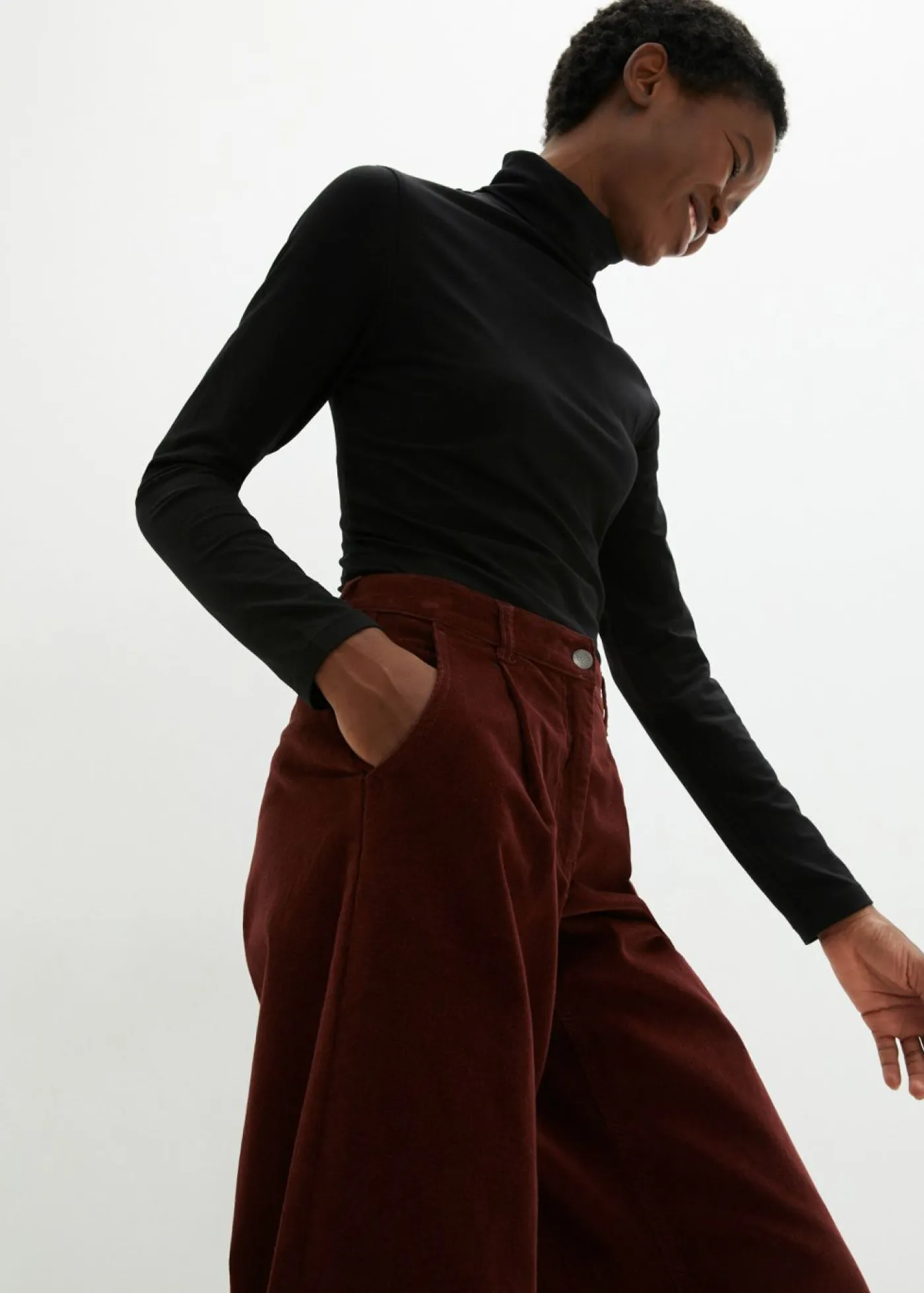 Mujer bonprix bonprix Pantalón ancho de pana elástica con cintura cómoda high waist, largo 7/8