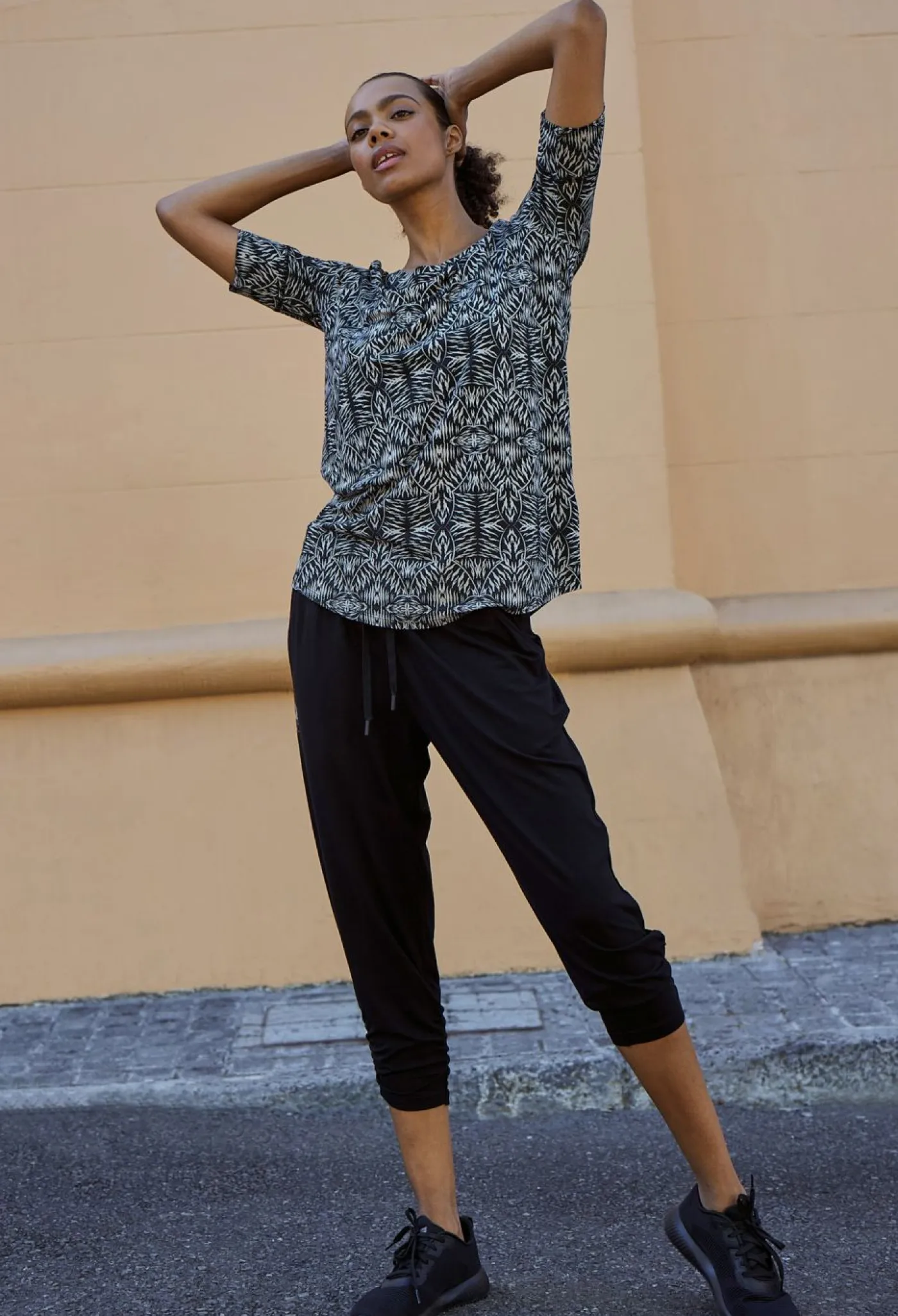 bonprix bonprix Homewear|Ropa Deportiva>Pantalón bombacho 7/8 Negro