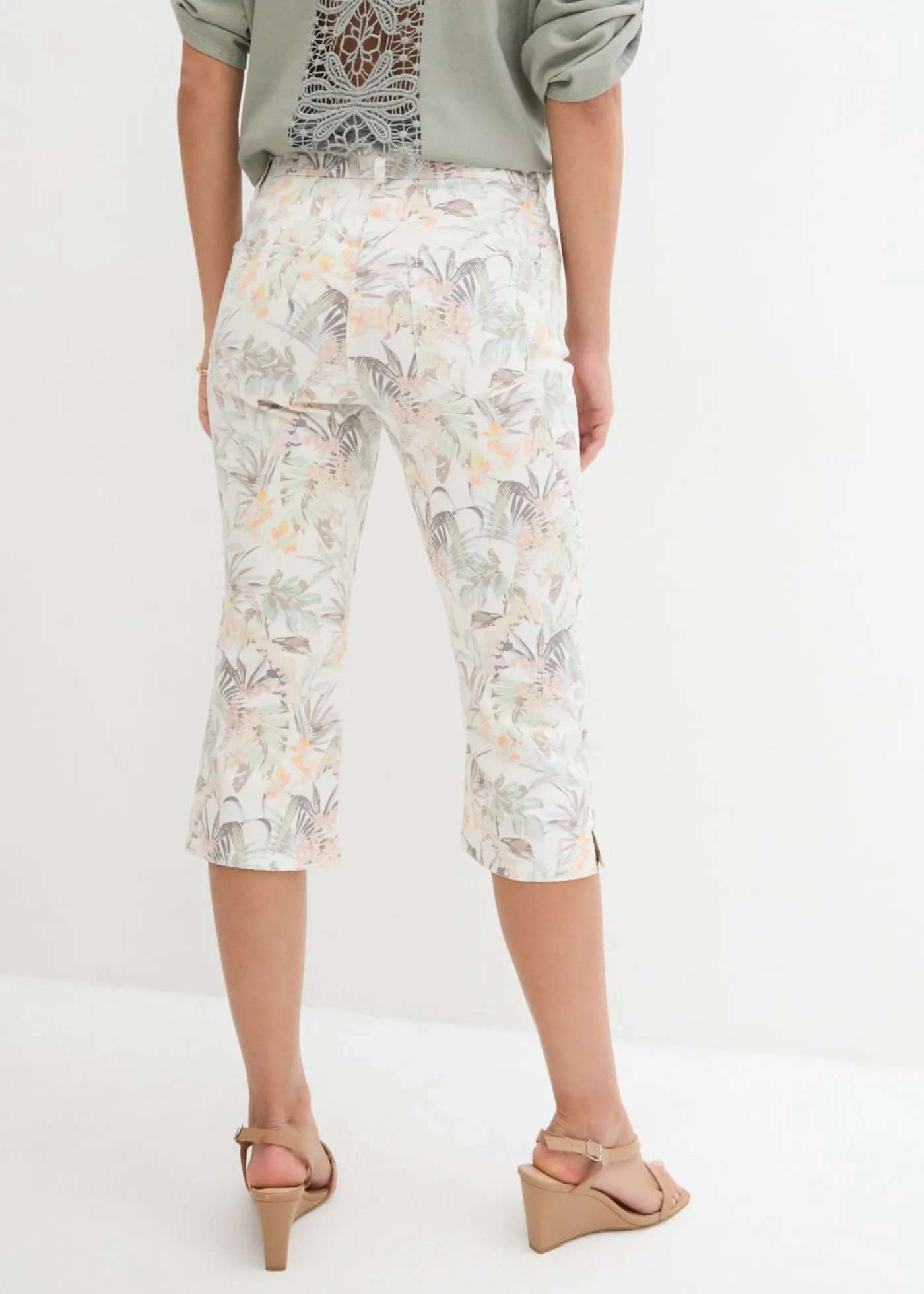 bonprix bonprix Pantalones>Pantalón capri Blanco-verde oliva estampado