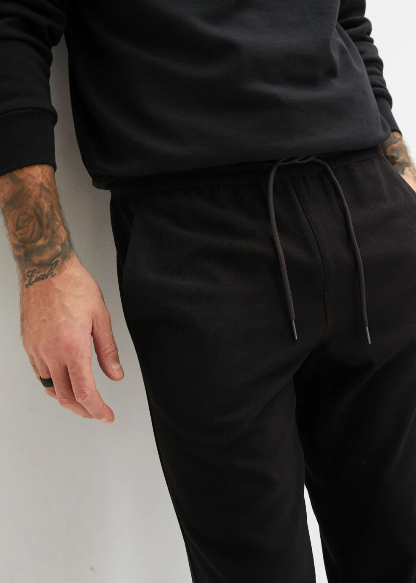 bonprix bonprix Pantalones|Novedades>Pantalón chino elástico con corte recto y relajado Negro