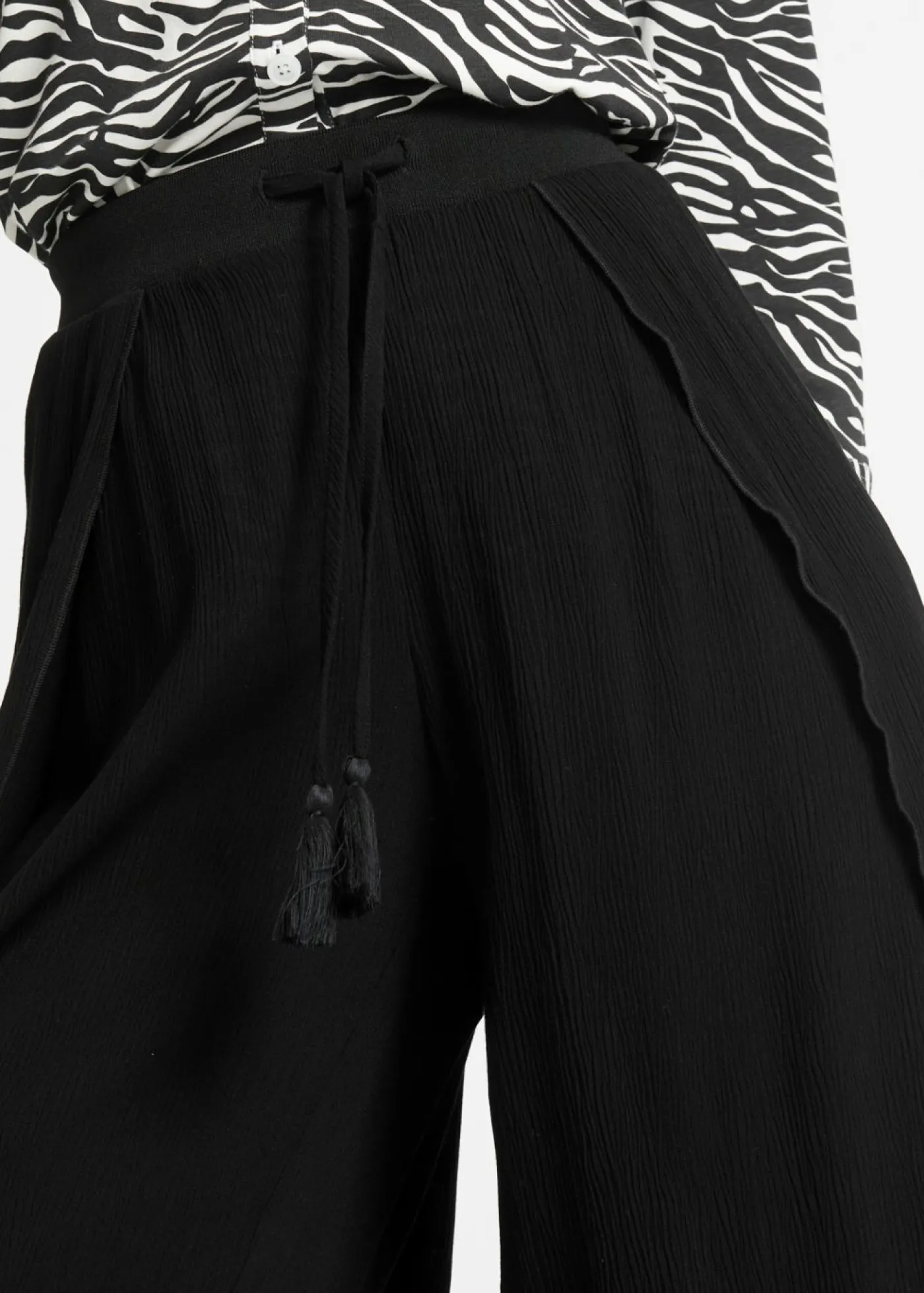 bonprix bonprix Pantalones>Pantalón con efecto arrugado estructurado Negro