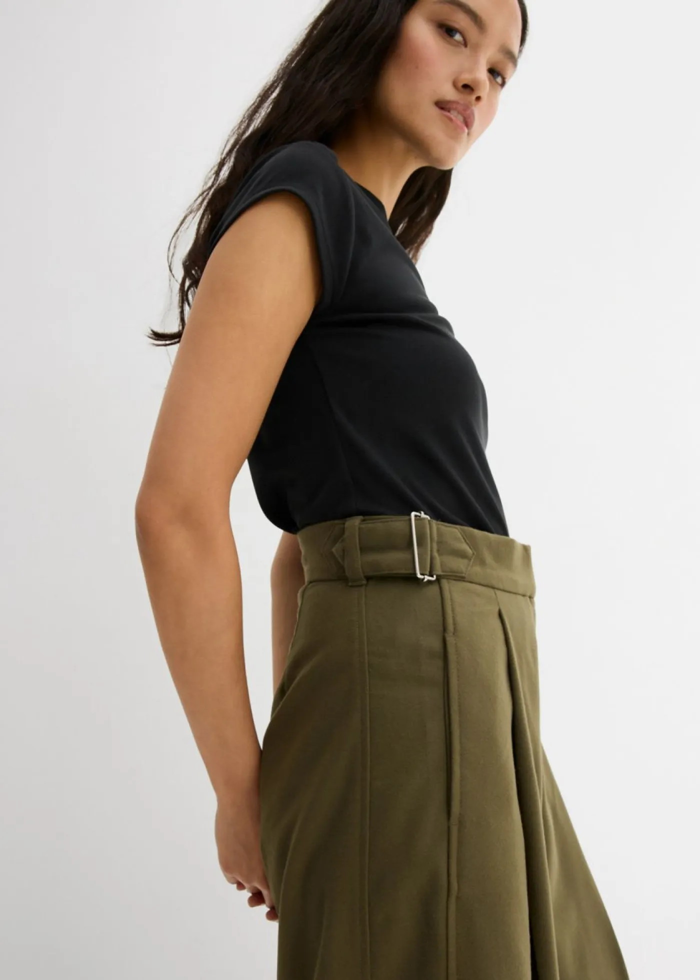 bonprix bonprix Esenciales|Pantalones>Pantalón con hebilla lateral de mezcla de viscosa Verde oliva oscuro