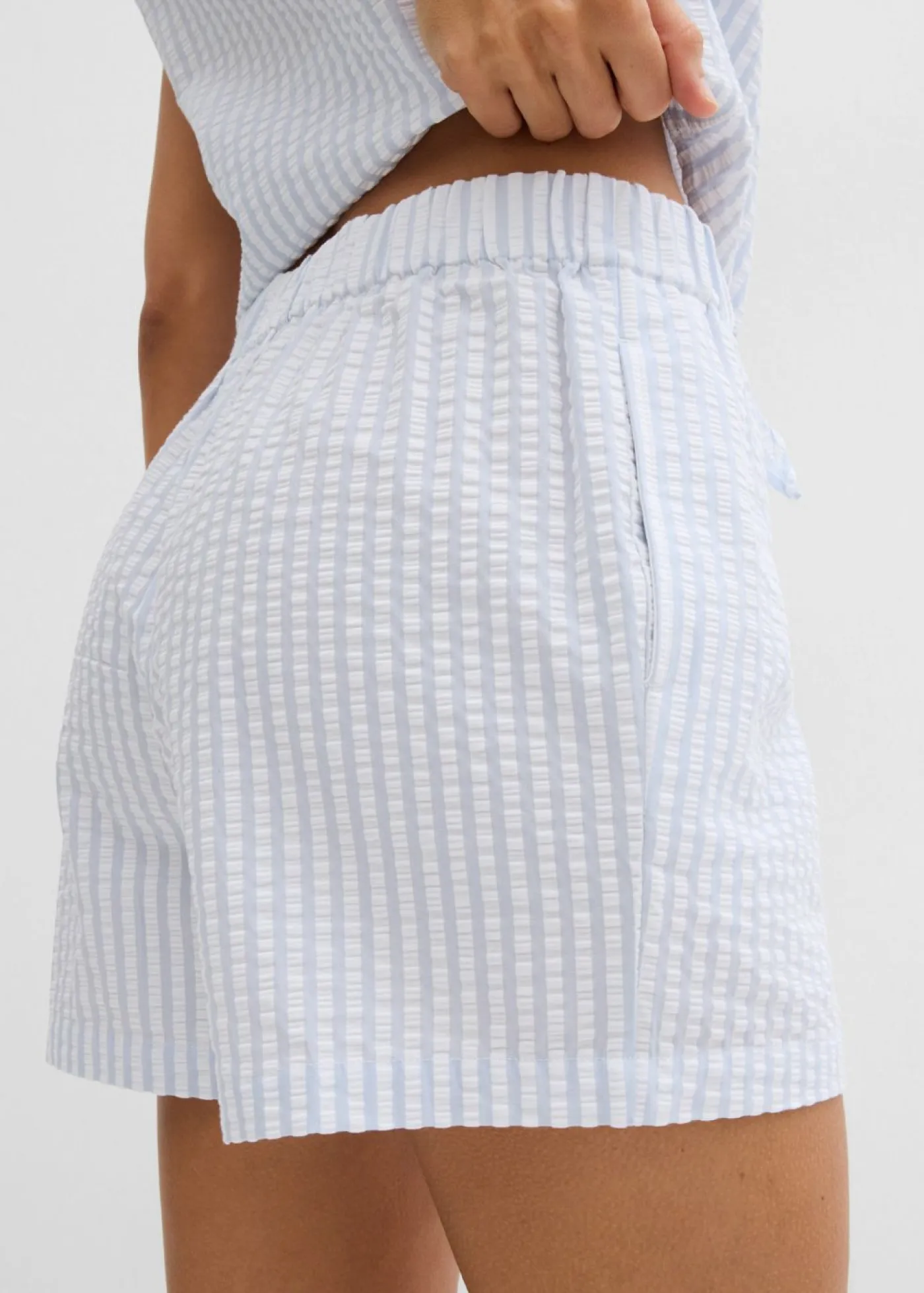 bonprix bonprix Shorts|Pantalones>Pantalón corto a rayas de algodón puro azul pálido-blanco con rayas