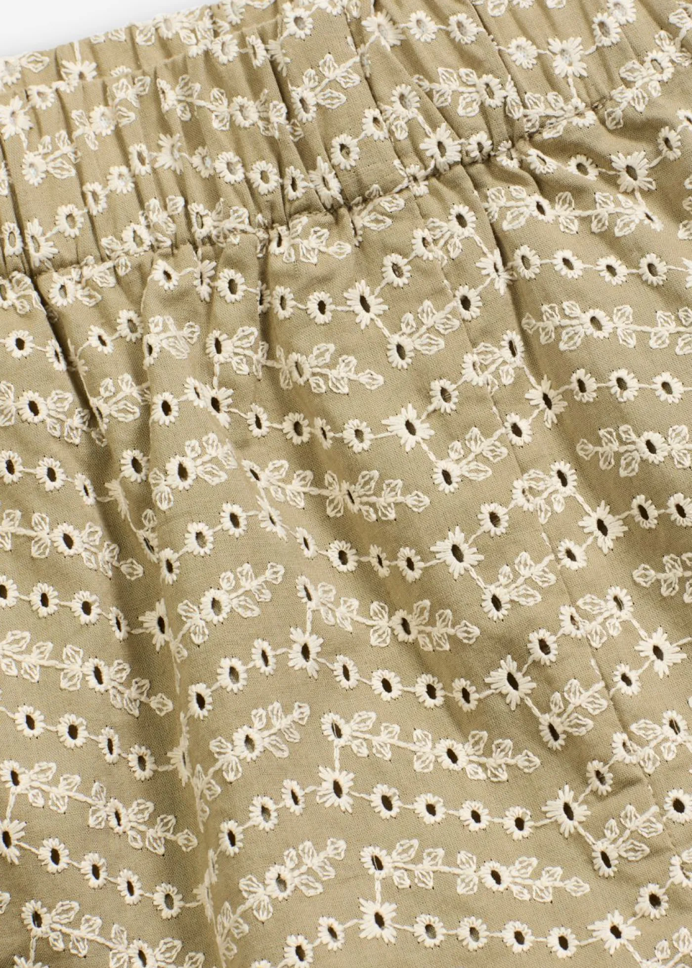 bonprix bonprix Shorts|Pantalones>Pantalón corto con bordado calado Verde oliva-beige de flores