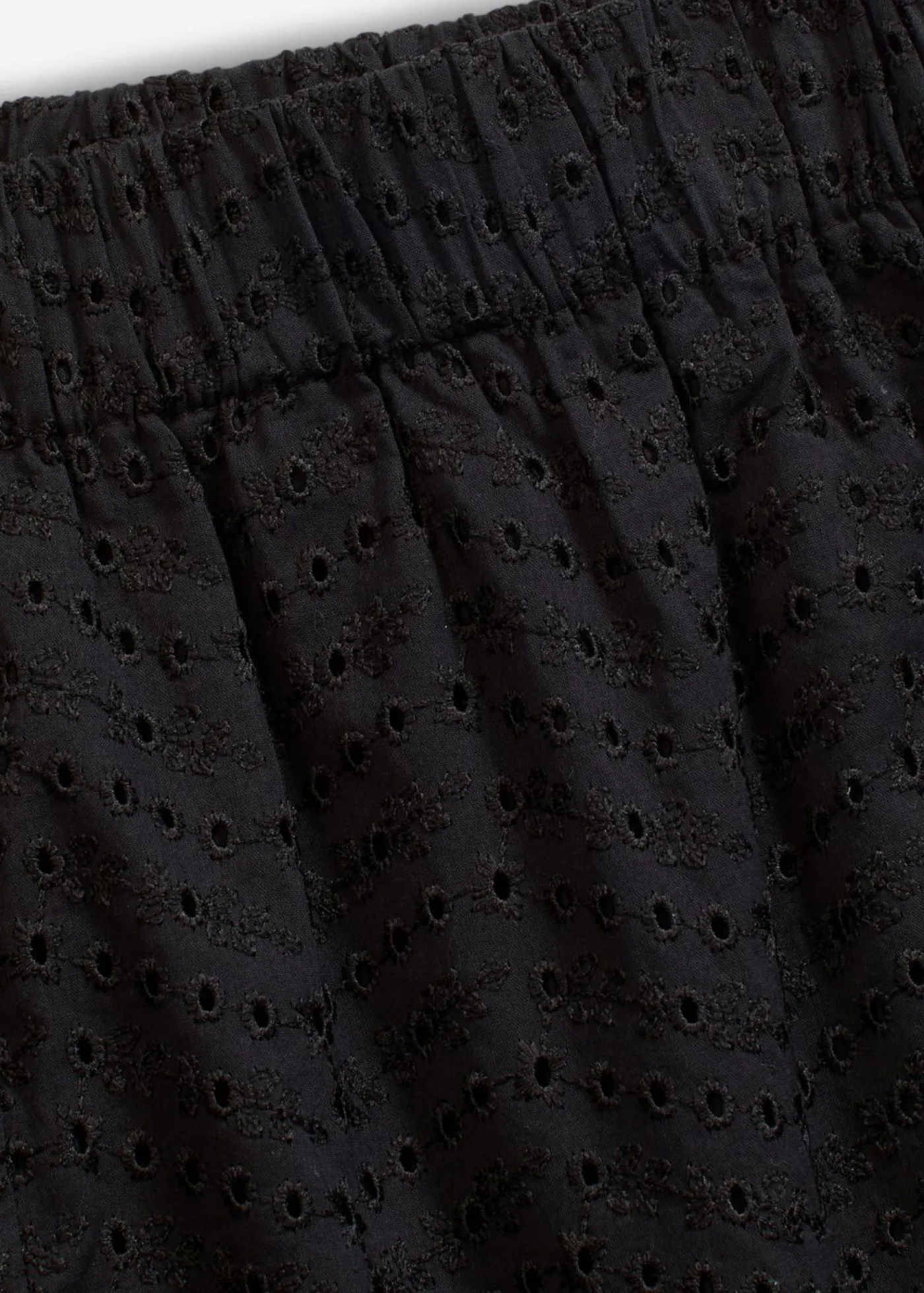 bonprix bonprix Shorts|Pantalones>Pantalón corto con bordado calado Negro de flores