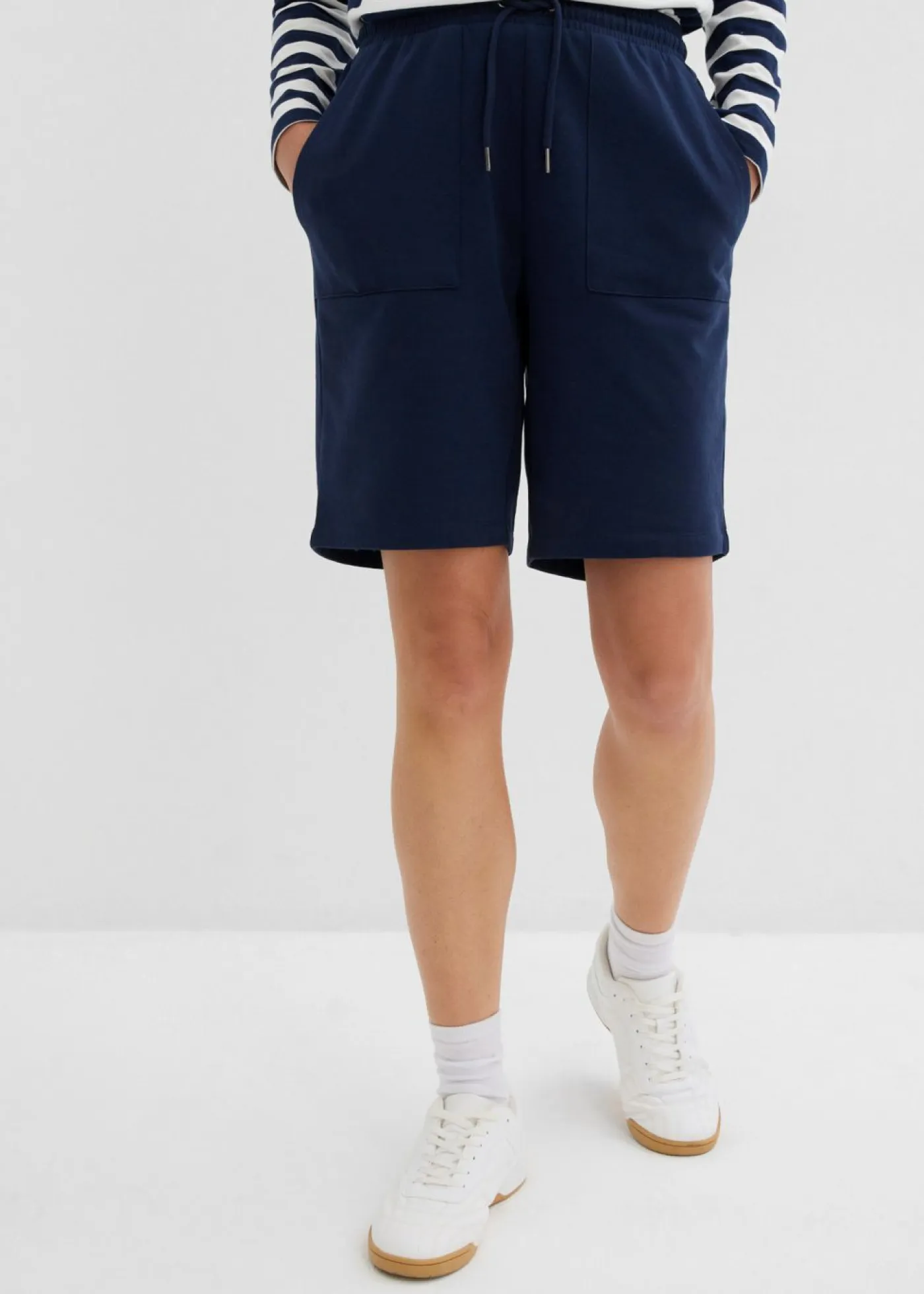 bonprix bonprix Shorts|Básicos>Pantalón corto de chándal con bolsillos Azul marino