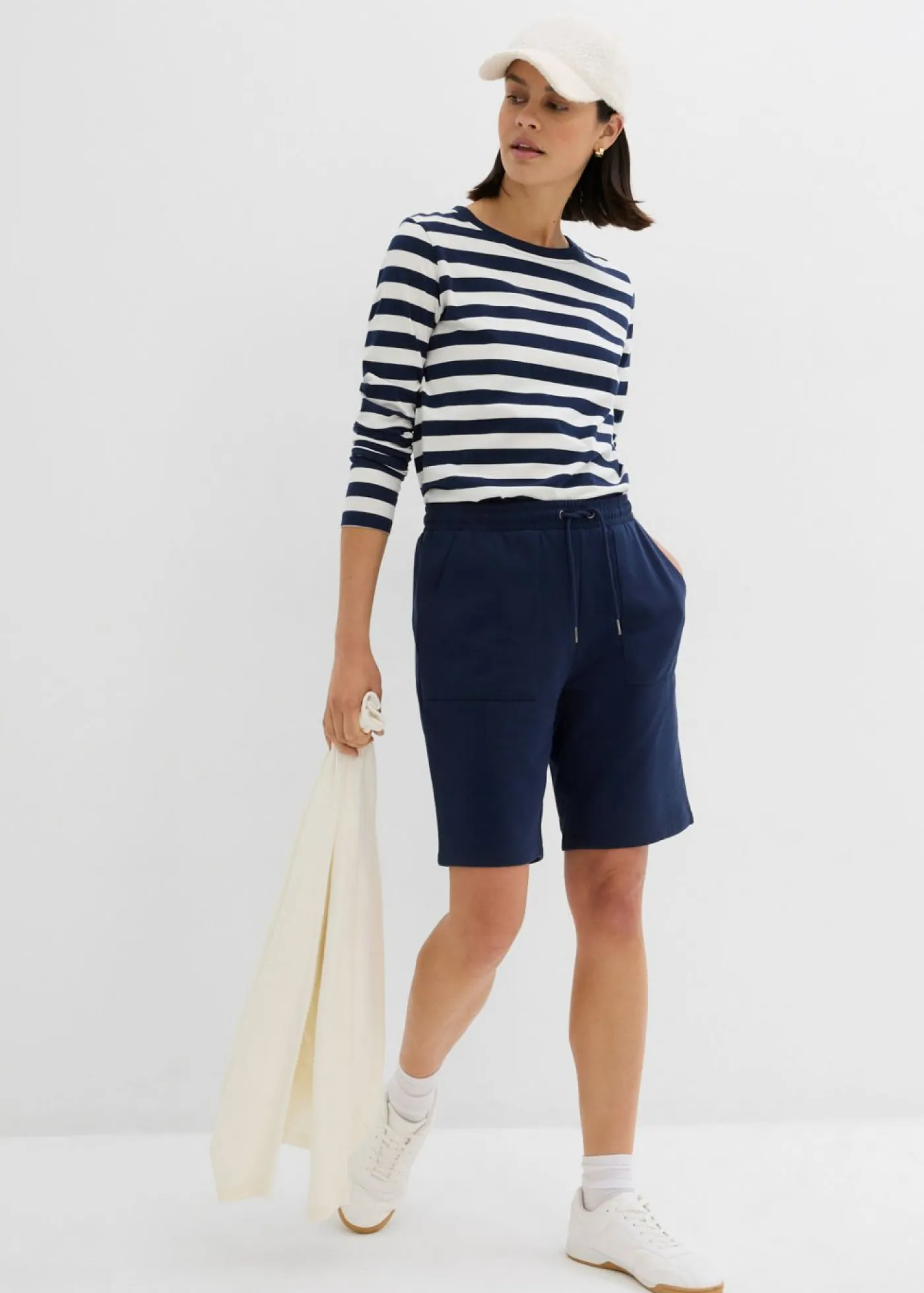 bonprix bonprix Shorts|Básicos>Pantalón corto de chándal con bolsillos Azul marino