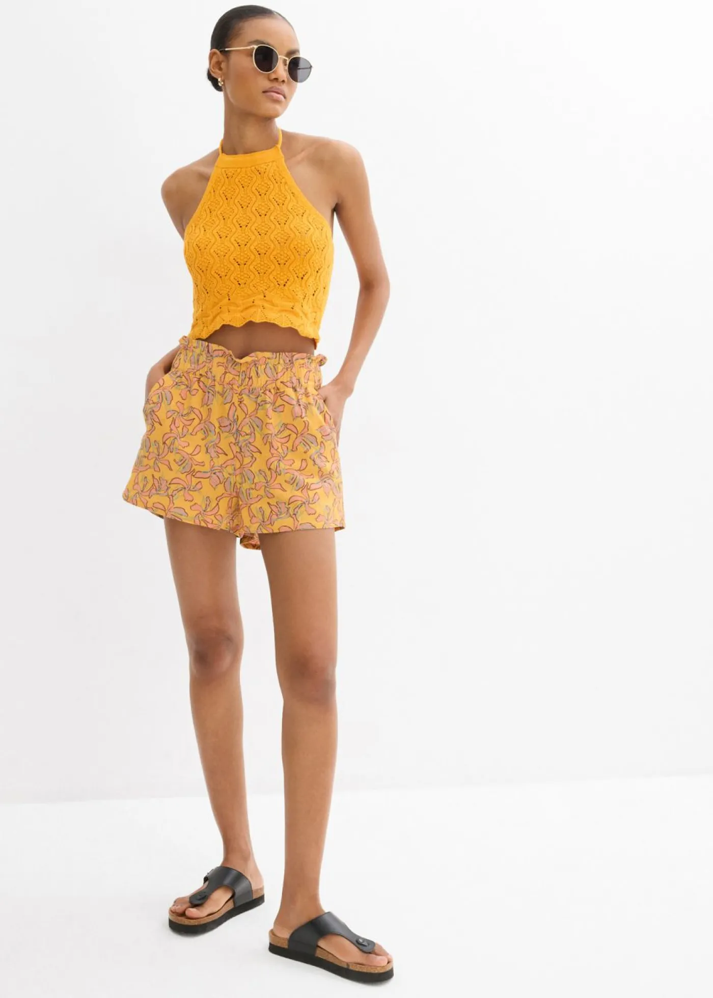 bonprix bonprix Shorts|Pantalones>Pantalón corto de mezcla de viscosa y algodón miel-mandarina mate con flores