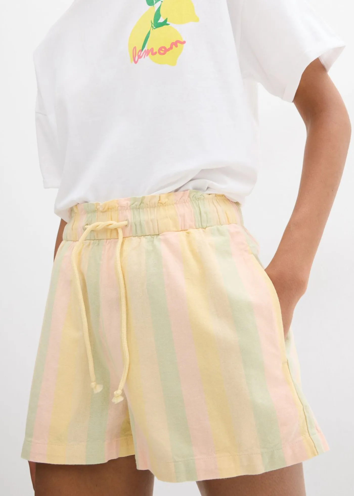 Mujer bonprix bonprix Pantalón corto de mezcla de lino vaporoso