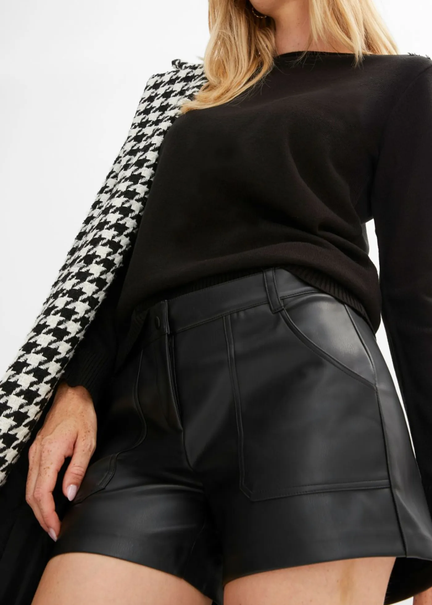 bonprix bonprix Shorts|Pantalones>Pantalón corto de piel sintética Negro