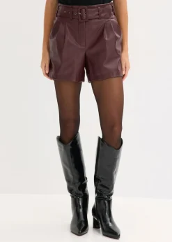 Mujer bonprix bonprix Pantalón corto de piel sintética con cinturón
