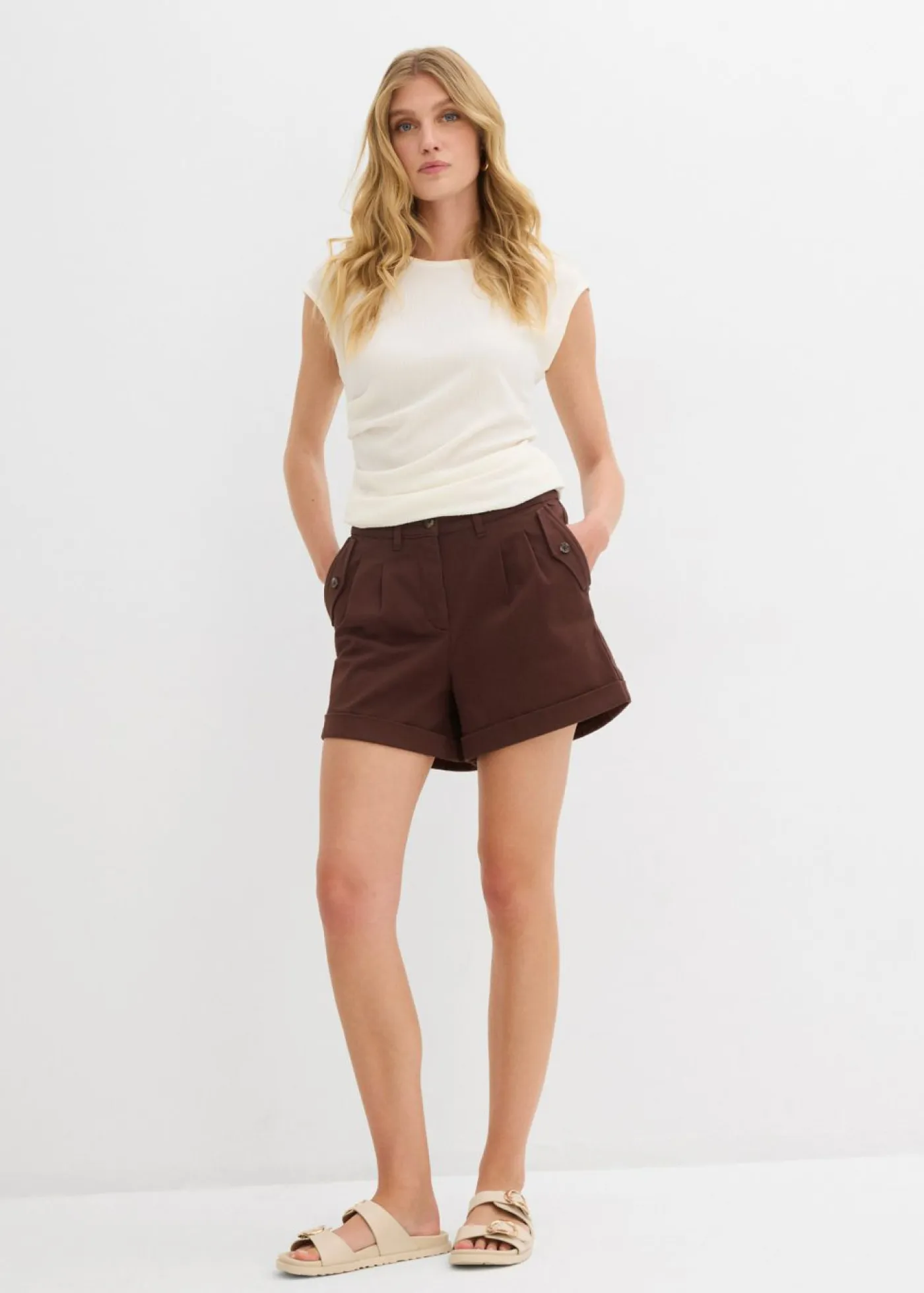bonprix bonprix Shorts|Pantalones>Pantalón corto de sarga con talle alto Marrón tierra