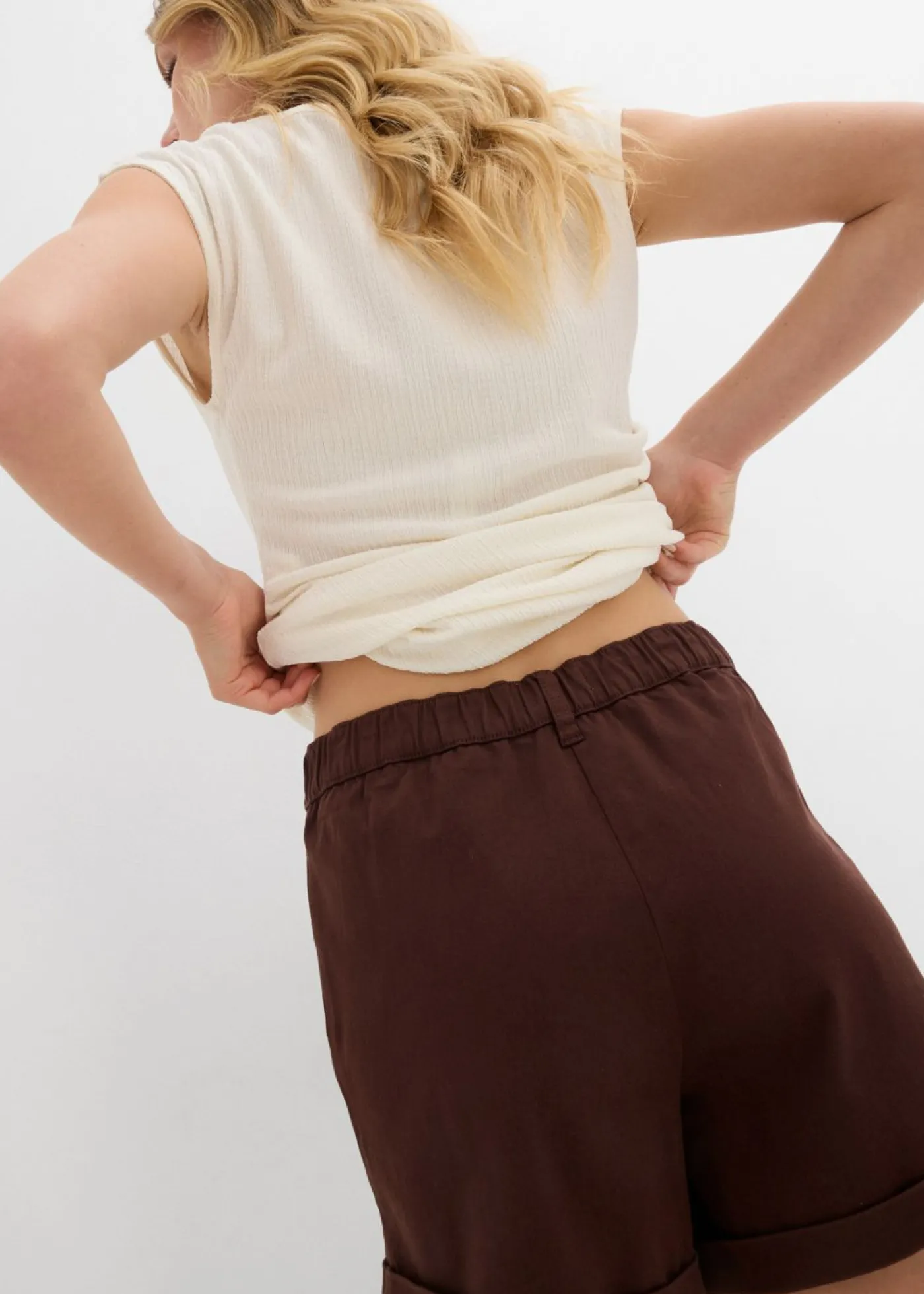 bonprix bonprix Shorts|Pantalones>Pantalón corto de sarga con talle alto Marrón tierra