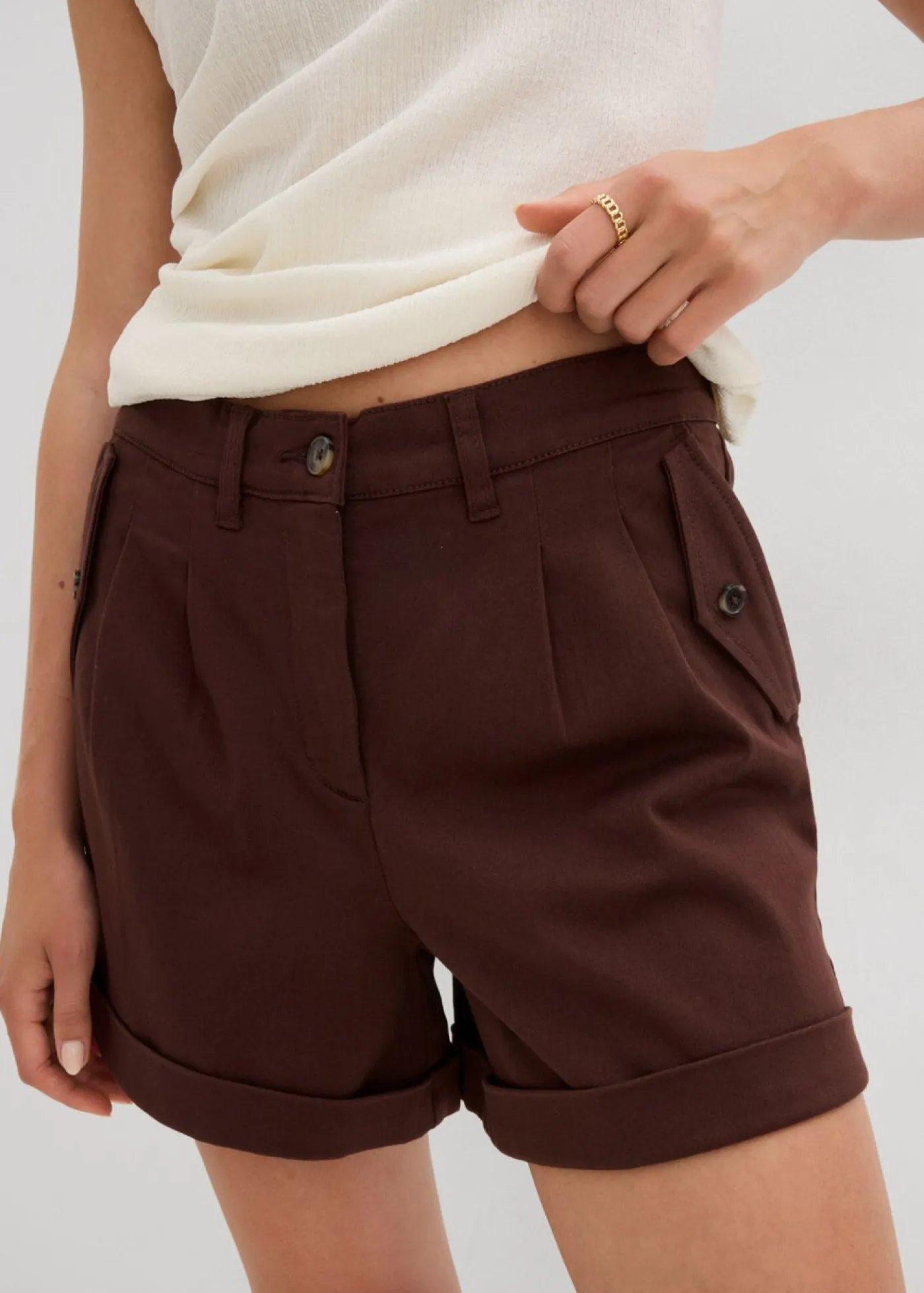 bonprix bonprix Shorts|Pantalones>Pantalón corto de sarga con talle alto Marrón tierra