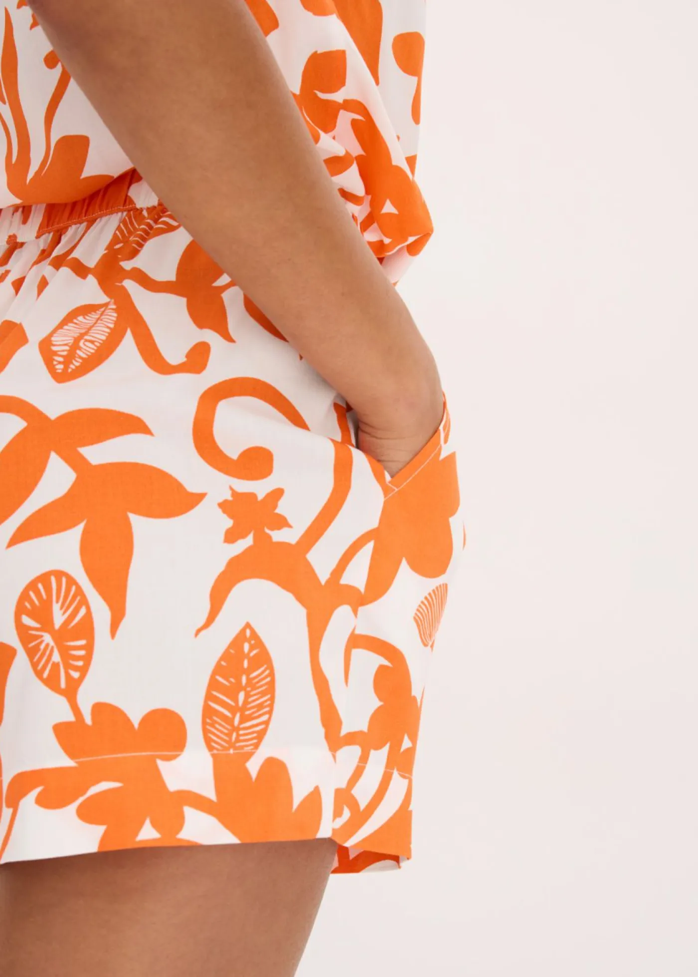 bonprix bonprix Shorts|Pantalones>Pantalón corto estampado de viscosa fluida blanco lana-mango