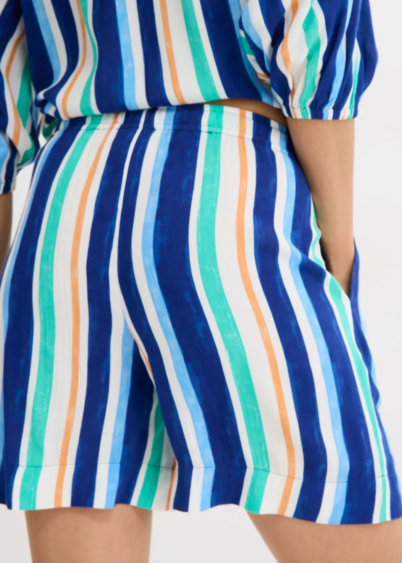 bonprix bonprix Shorts|Pantalones>Pantalón corto sin cierre de viscosa fina azul ártico-azul claro-blanco con rayas