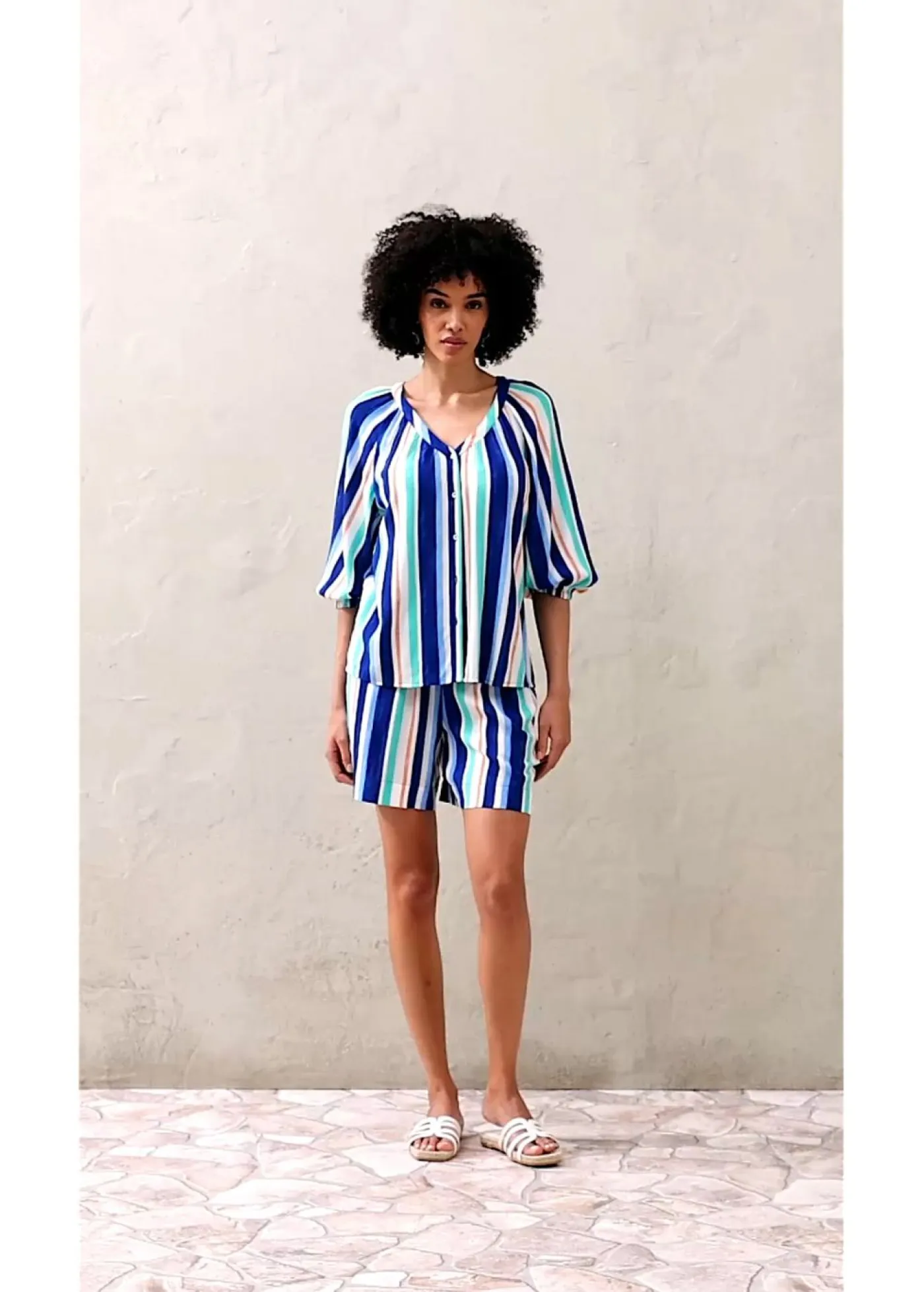 bonprix bonprix Shorts|Pantalones>Pantalón corto sin cierre de viscosa fina azul ártico-azul claro-blanco con rayas