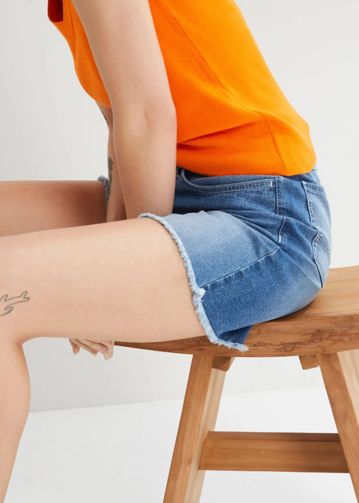 bonprix bonprix Shorts|Vaqueros>Pantalón corto vaquero con talle medio y tejido elástico azul claro denim