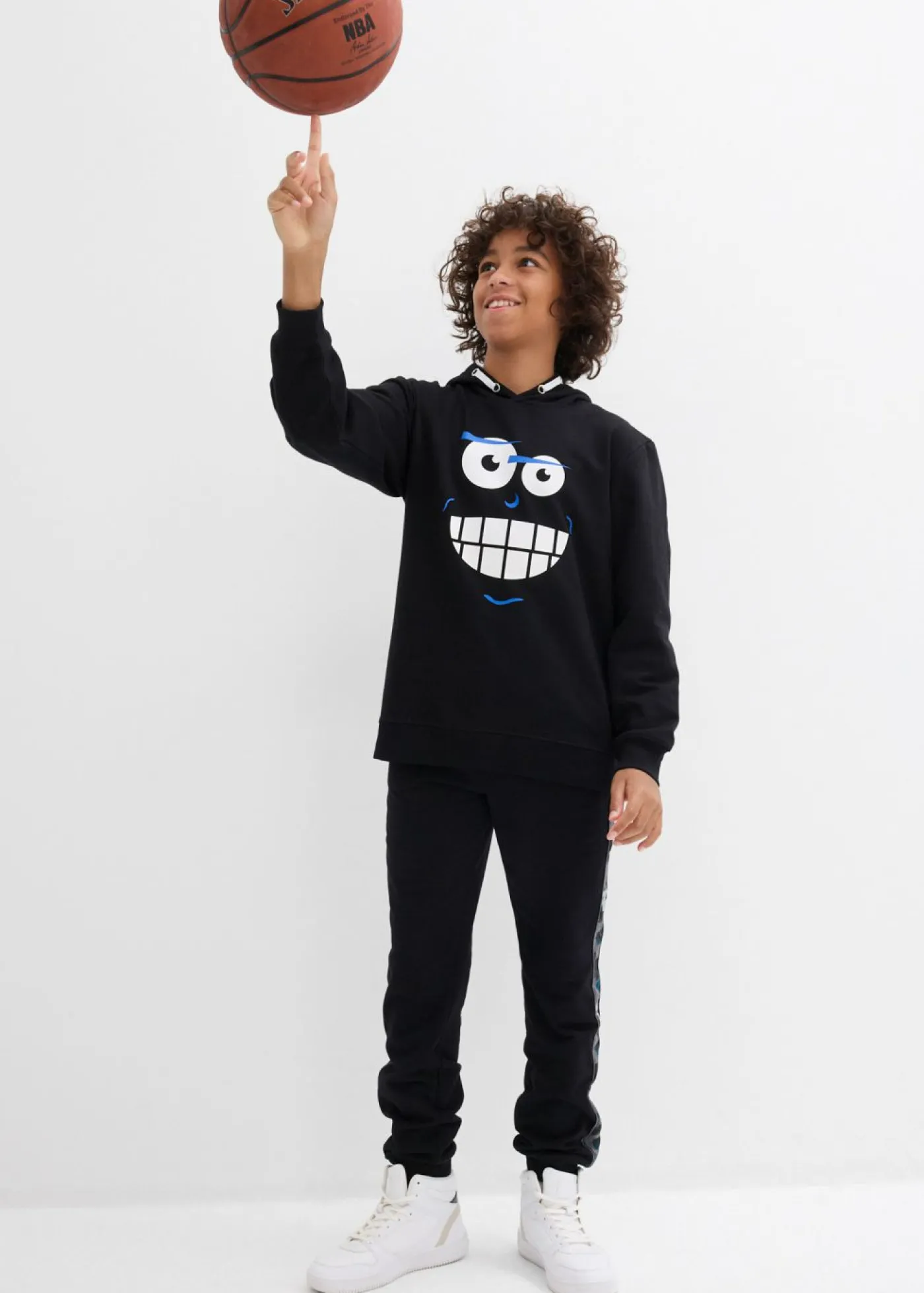 bonprix bonprix Ropa 9 A 16 Años·Pantalones>Pantalón de chándal con algodón orgánico Negro